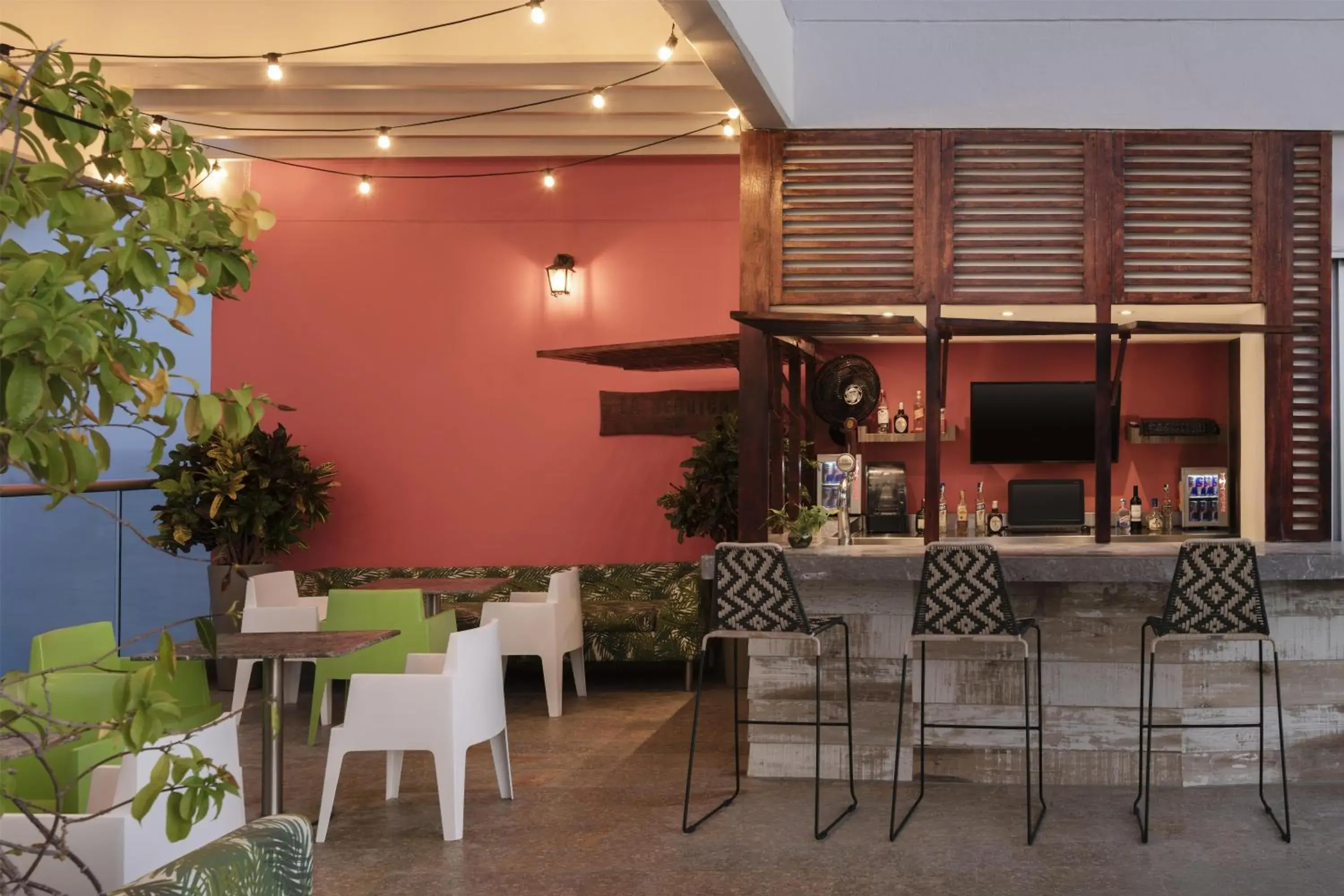 Lounge or bar in Hampton by Hilton Cartagena Lounge or bar in Hampton by Hilton Cartagena