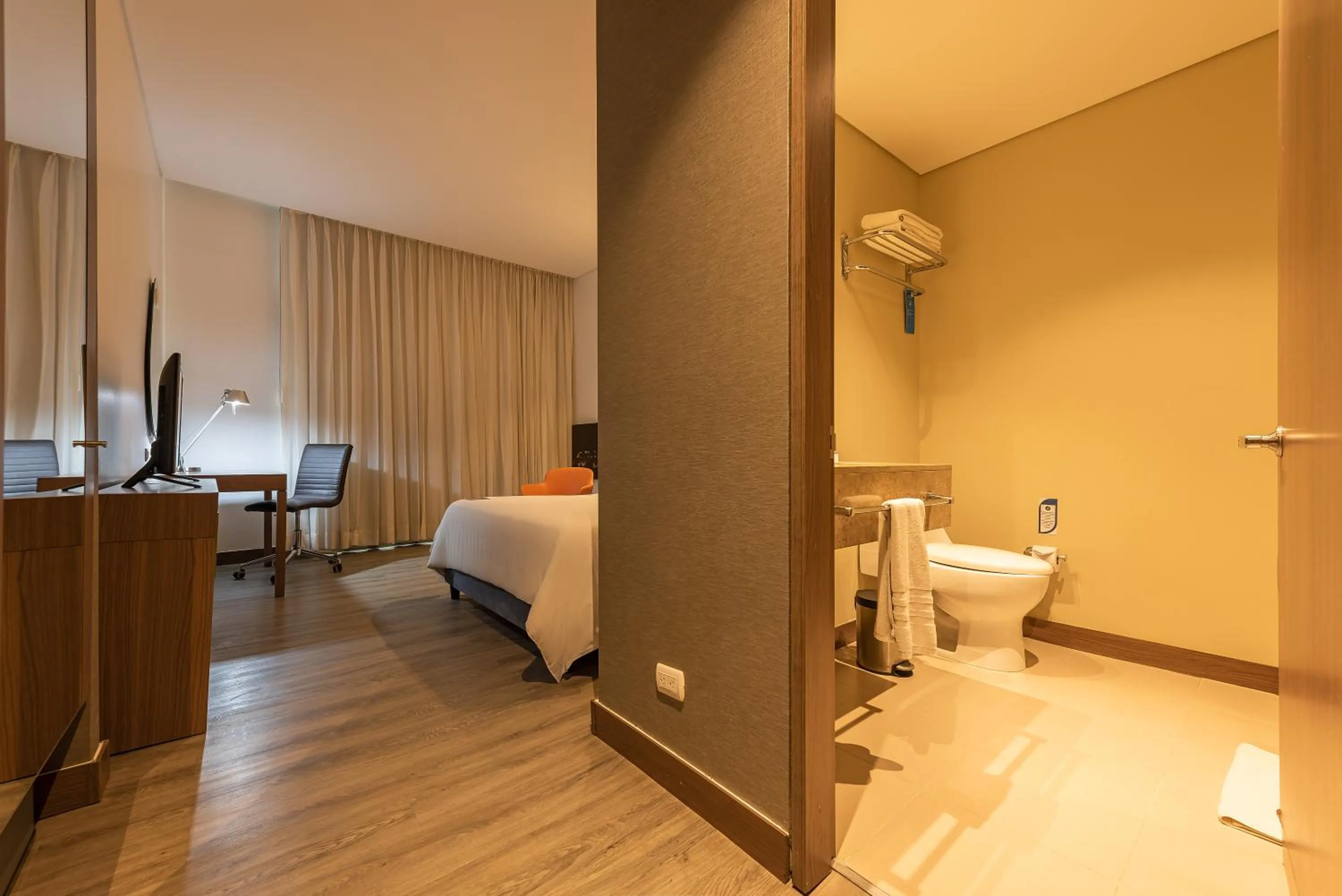 Bathroom, Bed in Hampton by Hilton Cartagena