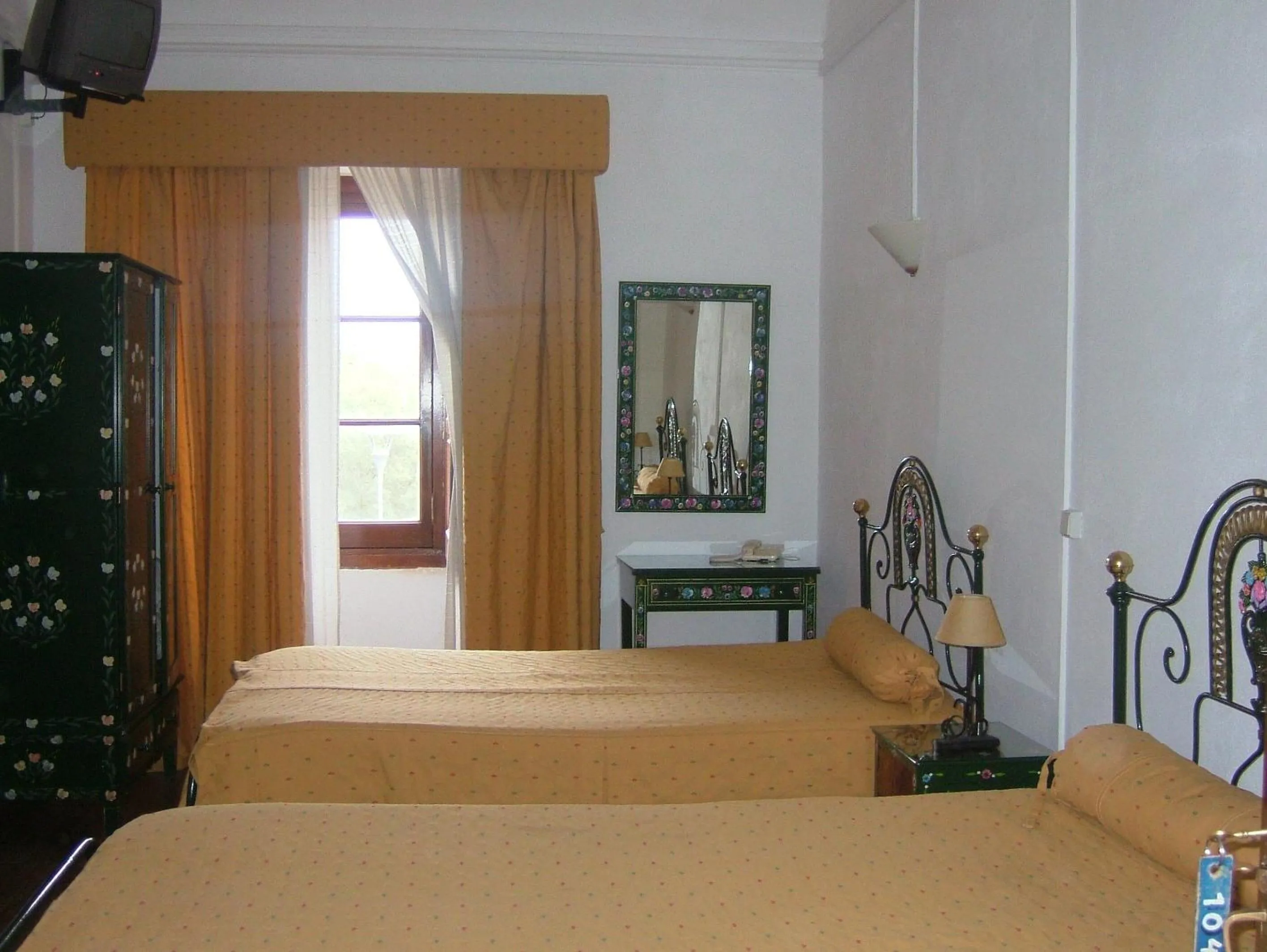 Bed in Alentejano Low Cost Hotel