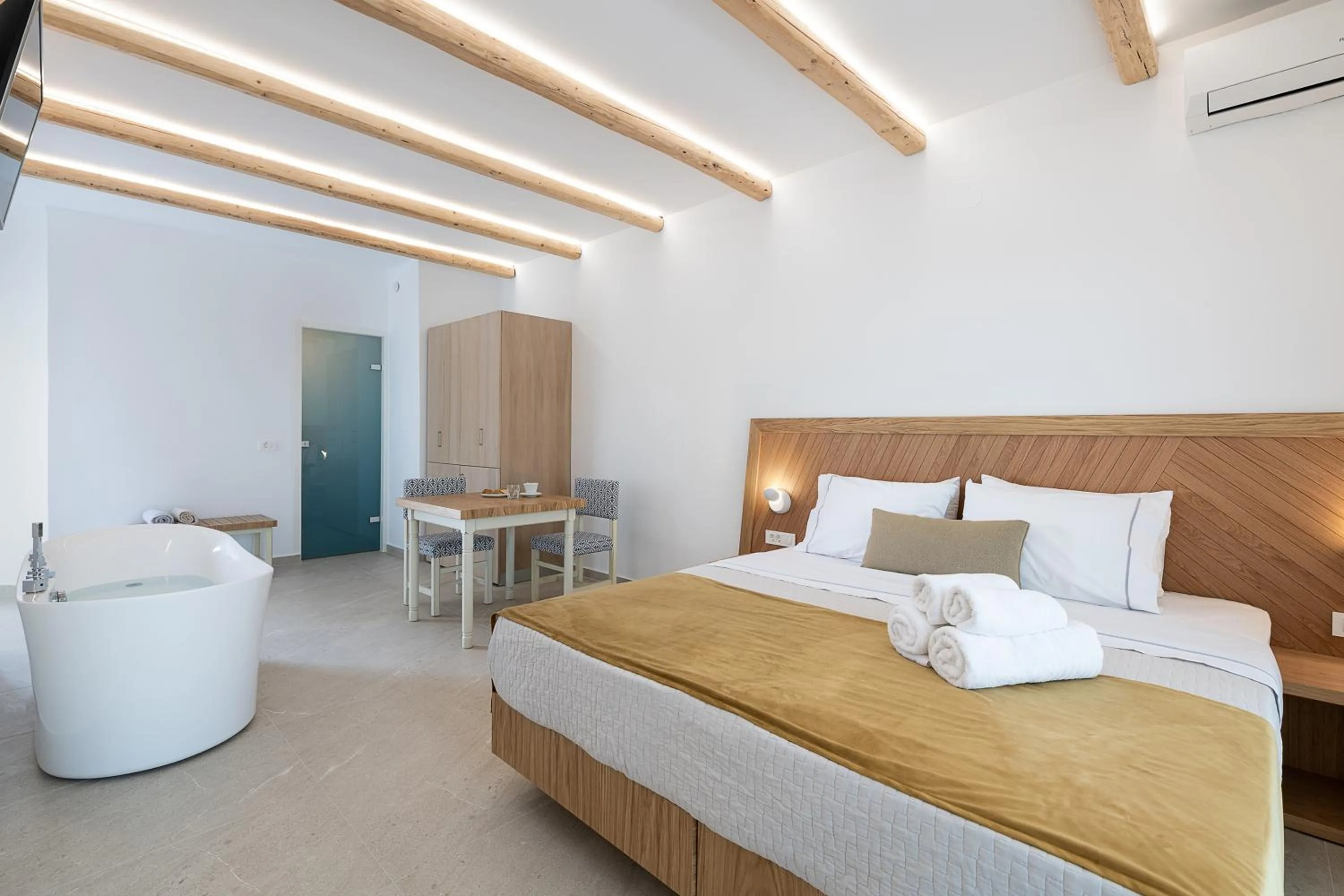 Bedroom, Bed in Vergina Beach Hotel