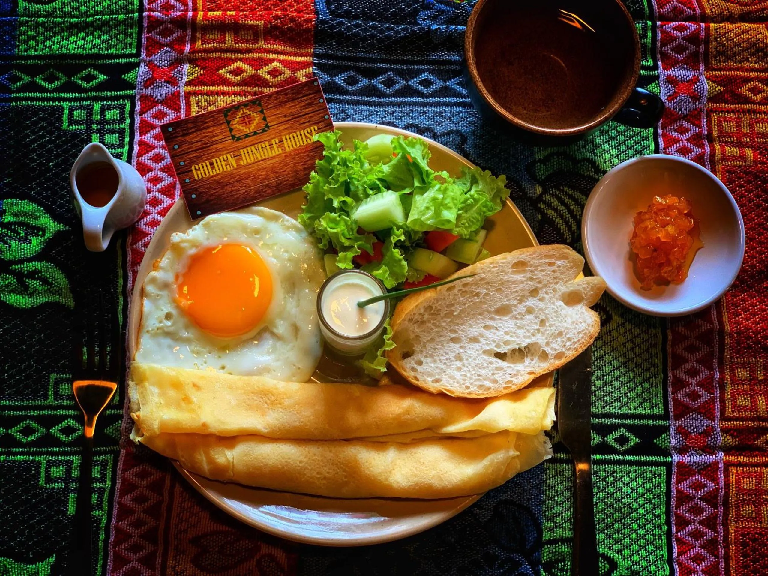 Breakfast in Golden Jungle House