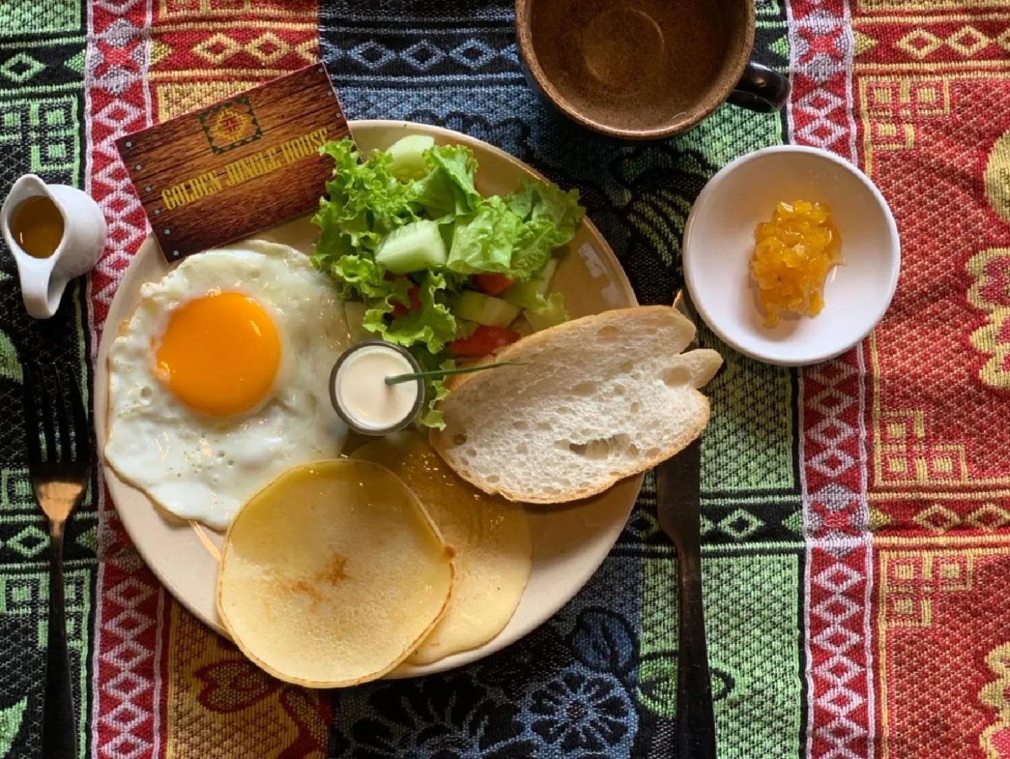 Food and drinks in Golden Jungle House