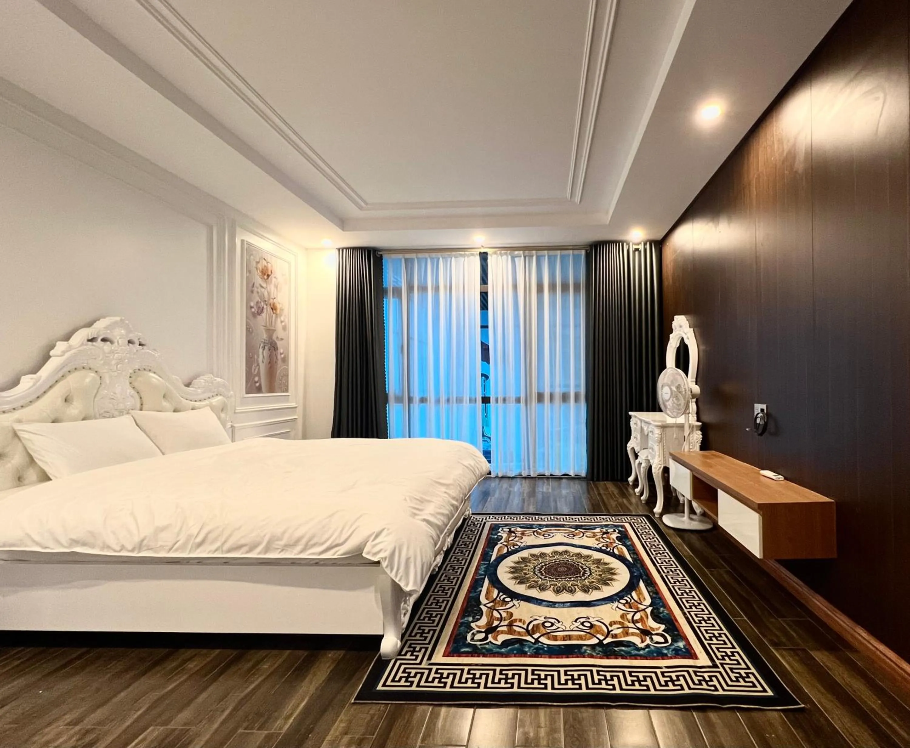 Bed in Golden Jungle House