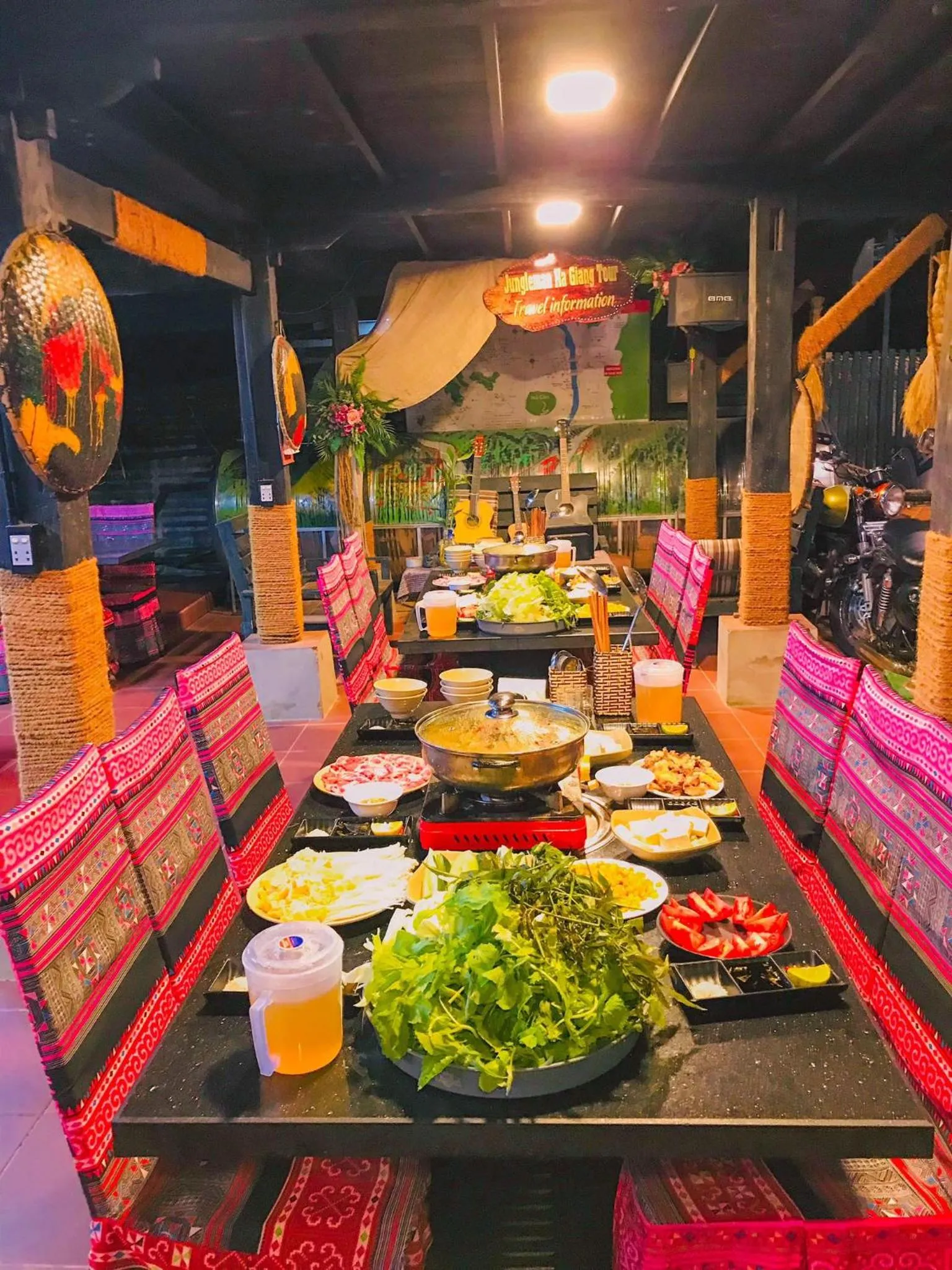 Food and drinks in Golden Jungle House