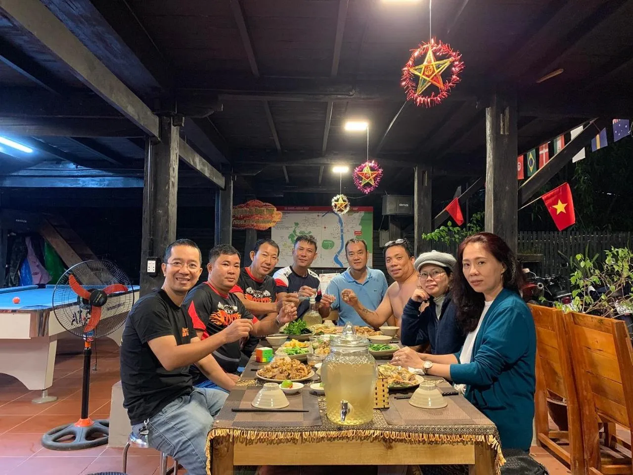 Food and drinks in Golden Jungle House