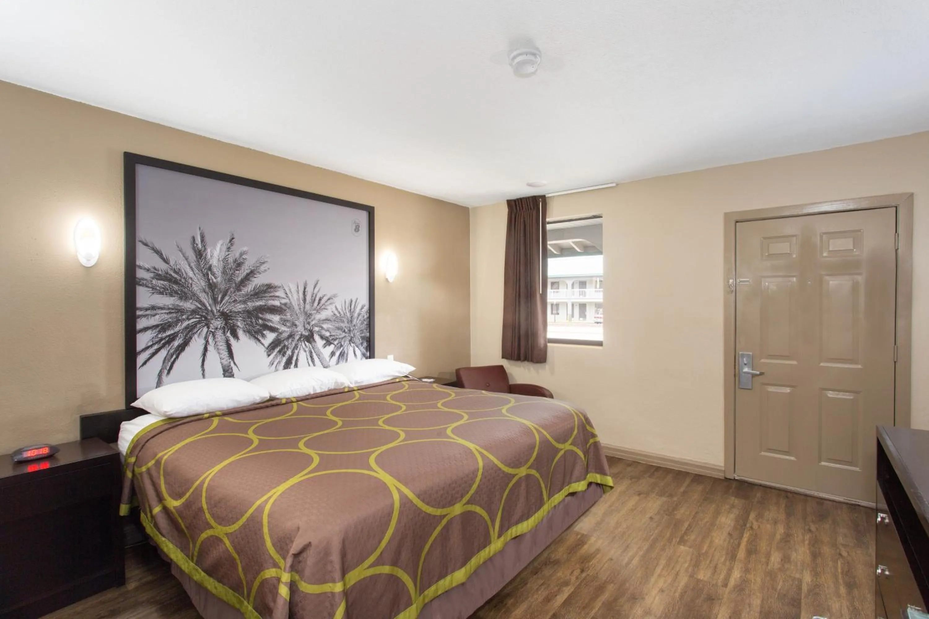 Bedroom, Bed in Super 8 by Wyndham Pensacola NAS Area