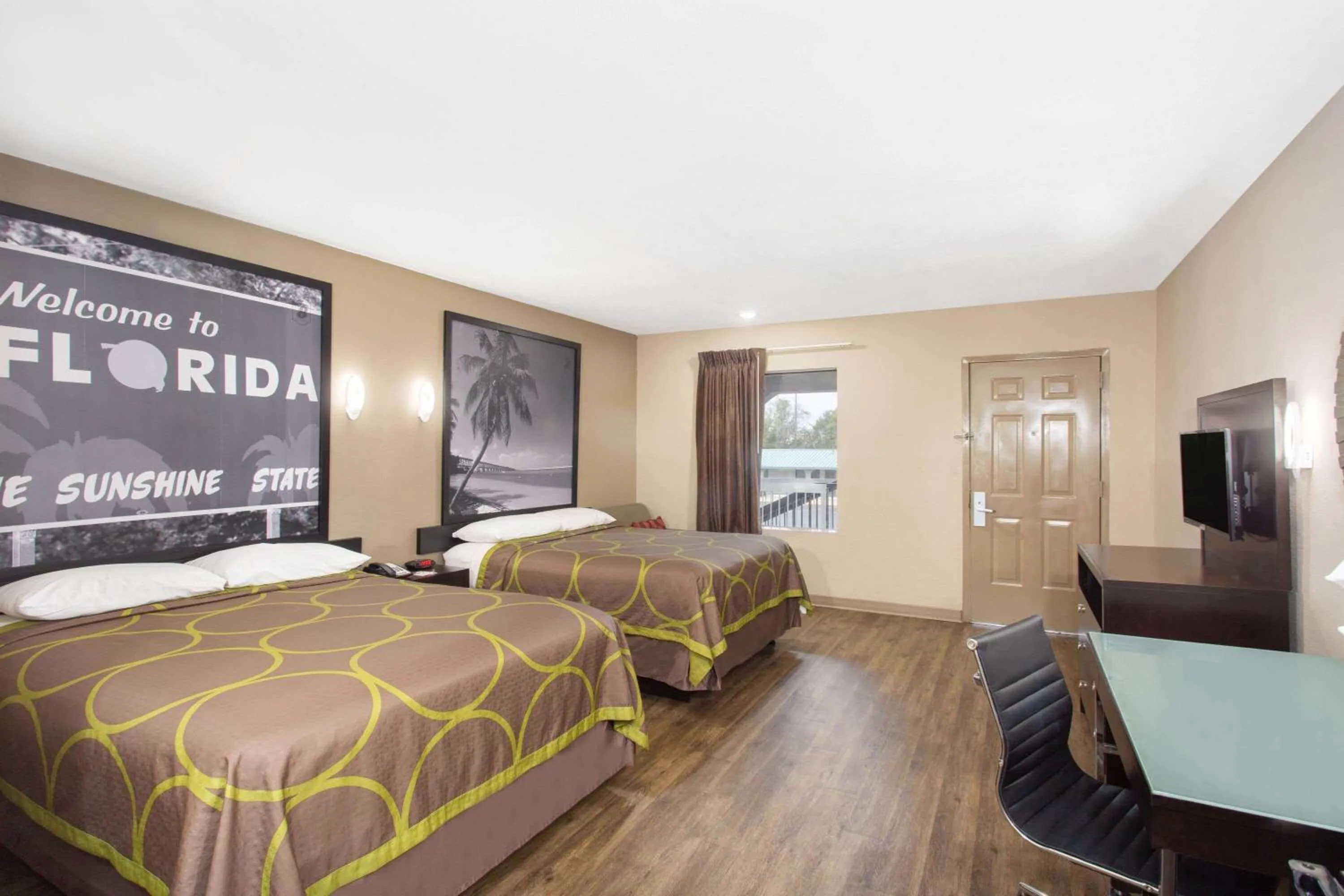 Photo of the whole room, Bed in Super 8 by Wyndham Pensacola NAS Area