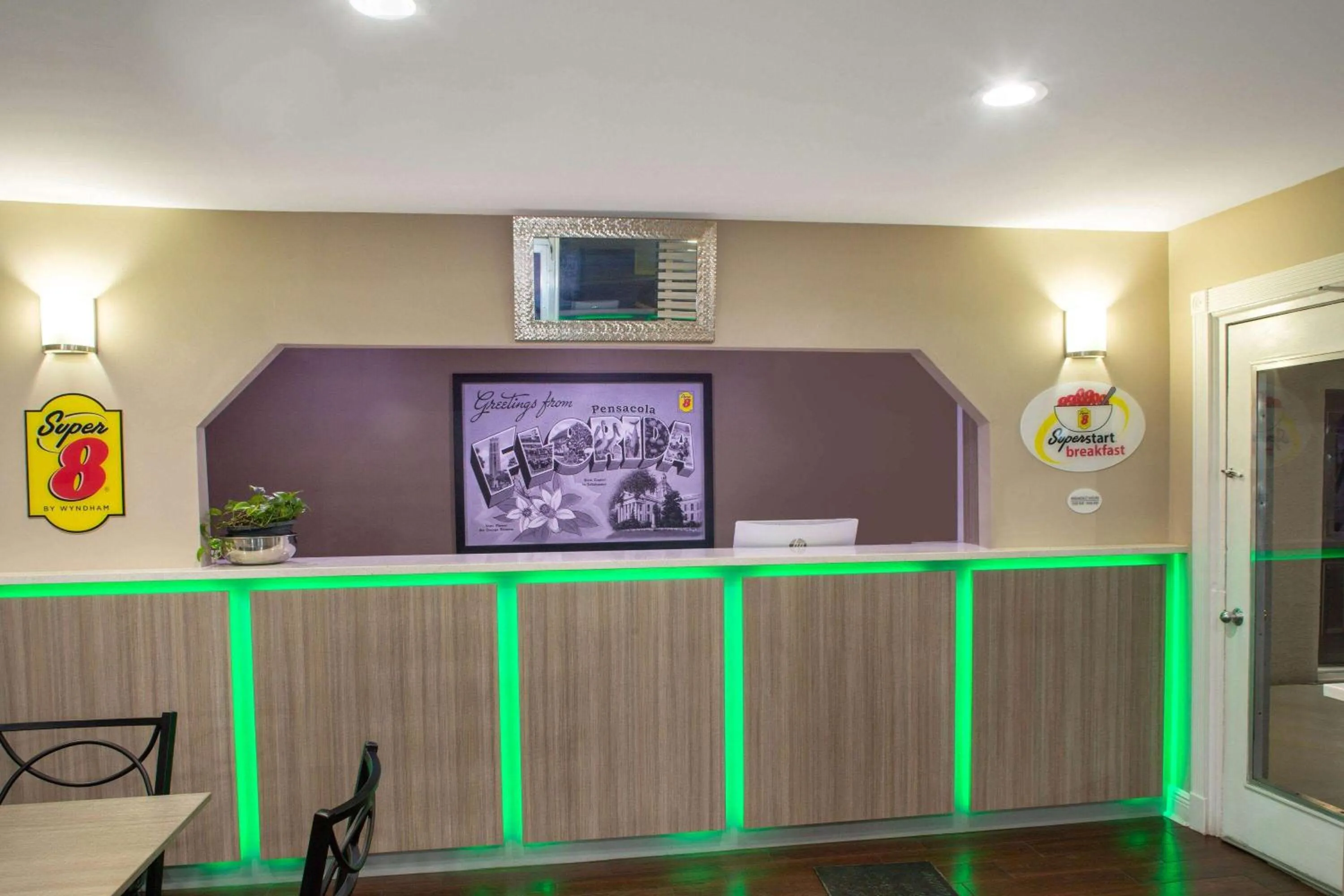 Lobby or reception in Super 8 by Wyndham Pensacola NAS Area