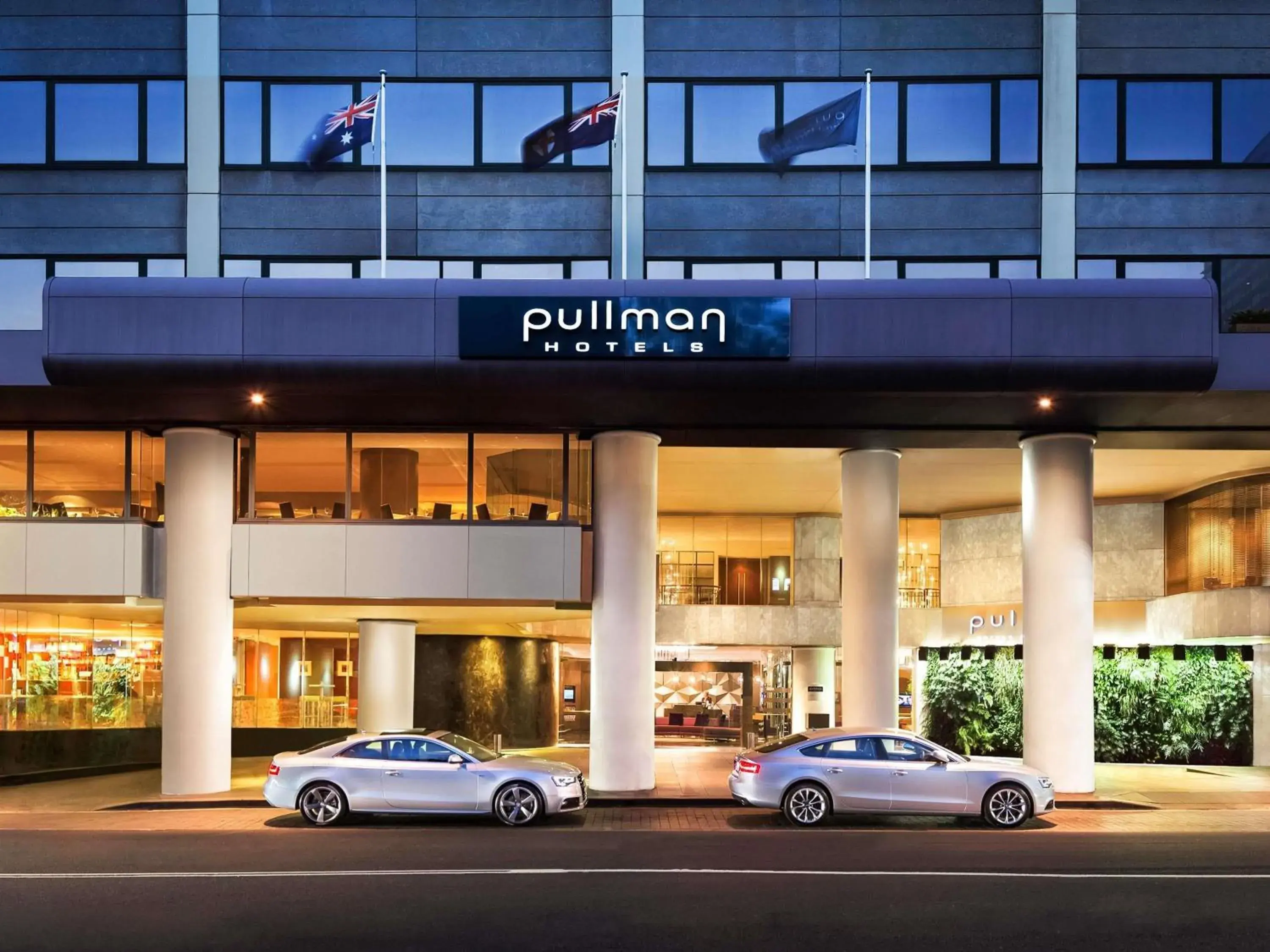 Property building in Pullman Sydney Hyde Park Property building in Pullman Sydney Hyde Park