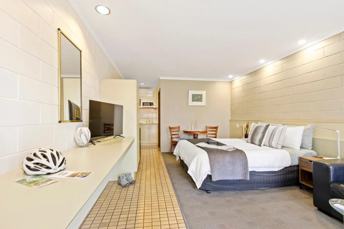 Photo of the whole room in Sandbar Motel