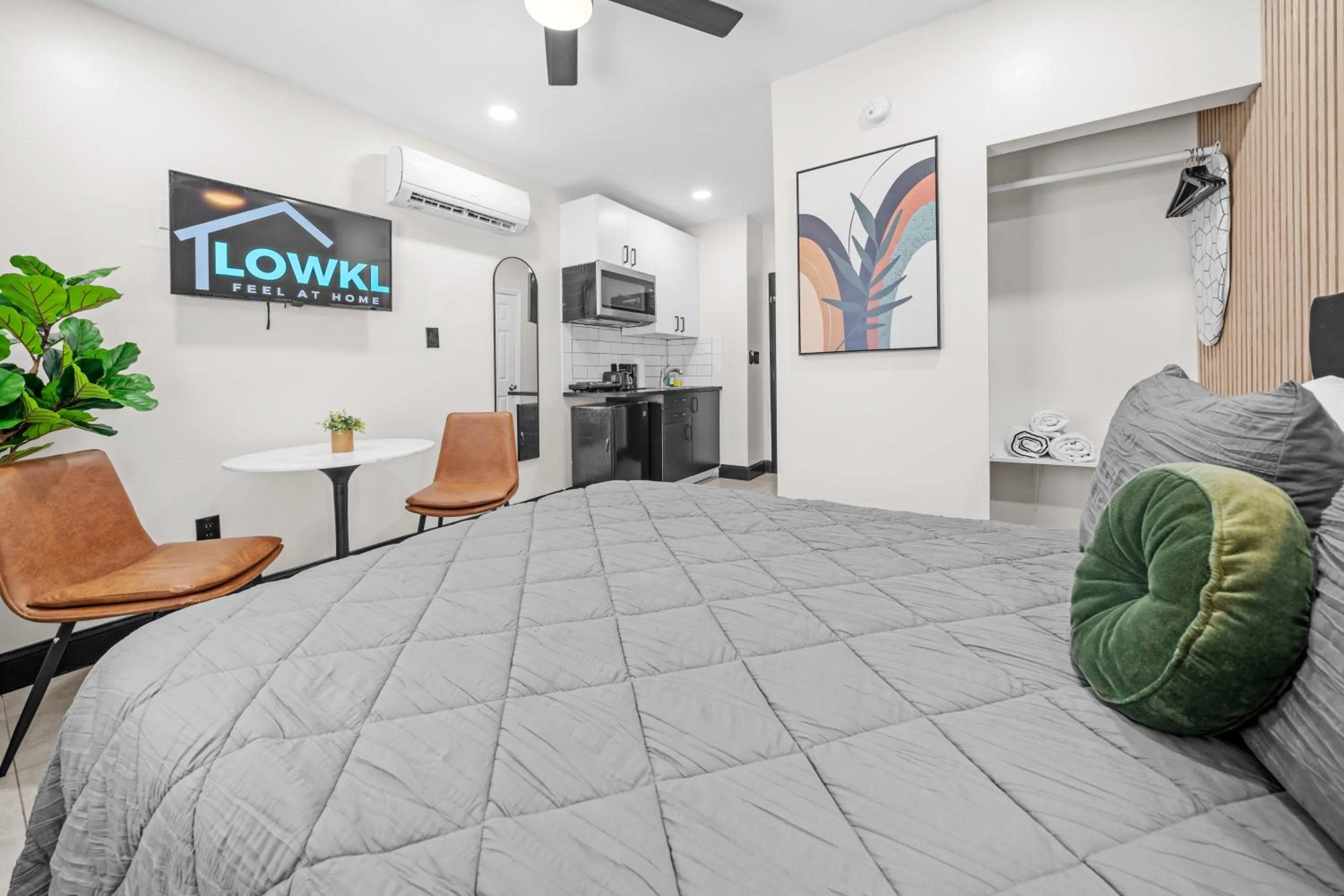 Bed in Baybreeze Apartments by Lowkl