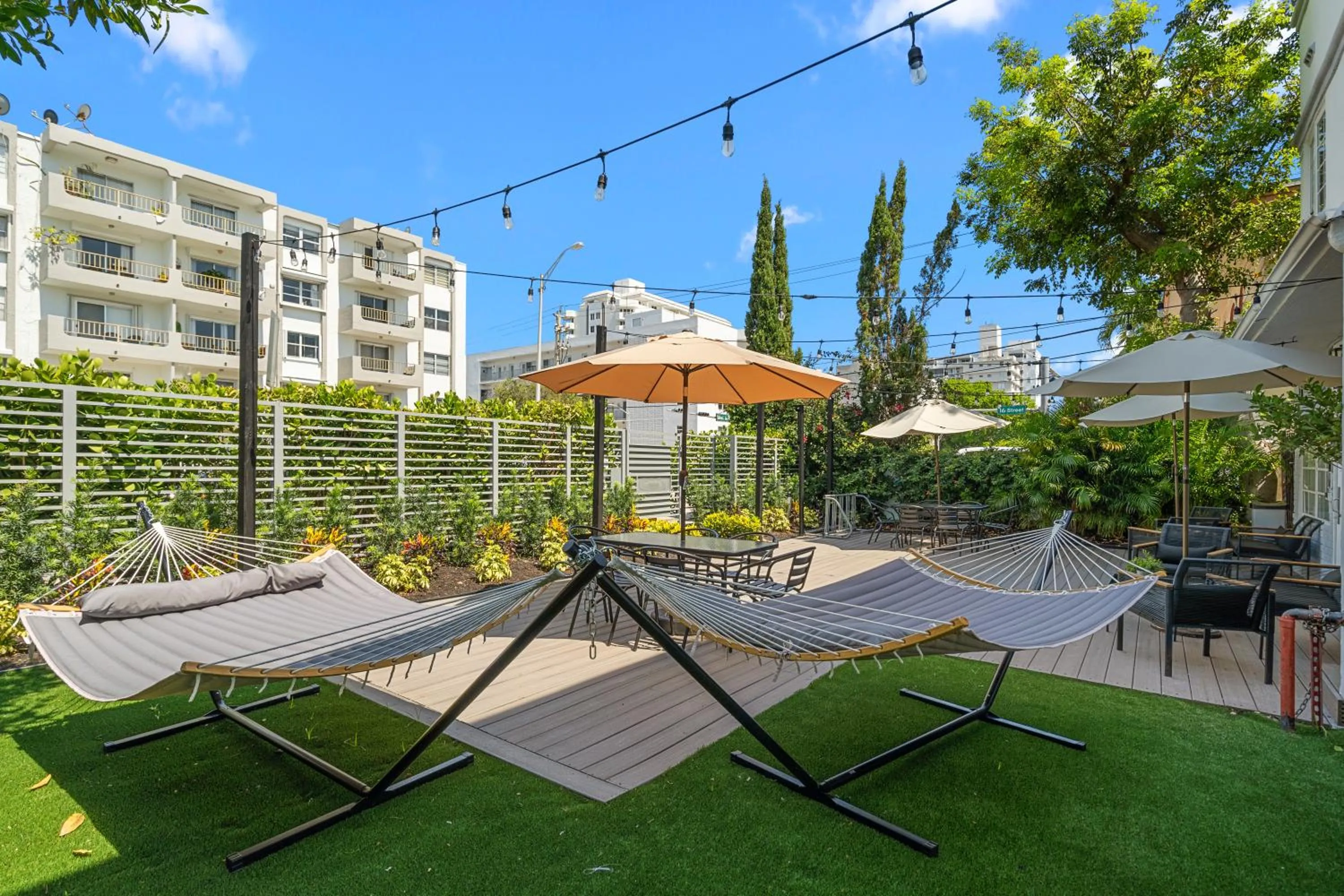 Balcony/Terrace in Baybreeze Apartments by Lowkl