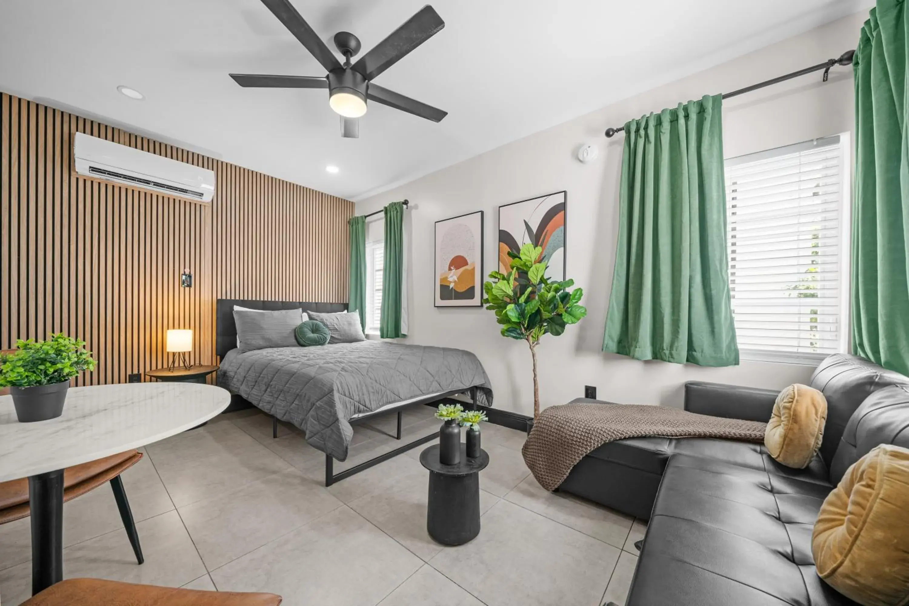 Deluxe Corner Queen Studio with Kitchenette and Sofa Bed in Baybreeze Apartments by Lowkl Deluxe Corner Queen Studio with Kitchenette and Sofa Bed in Baybreeze Apartments by Lowkl