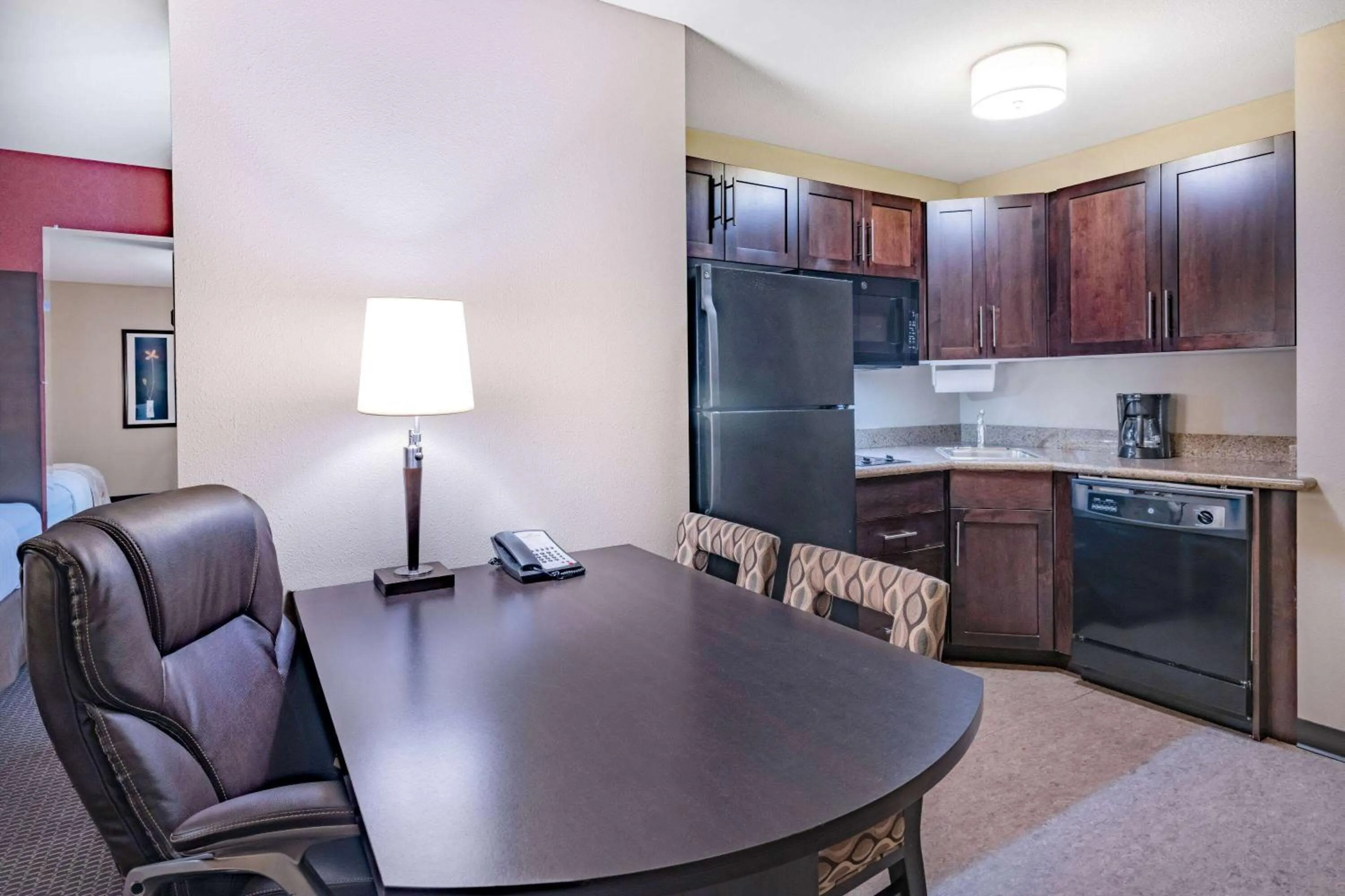 Bed in Hawthorn Suites by Wyndham Williston