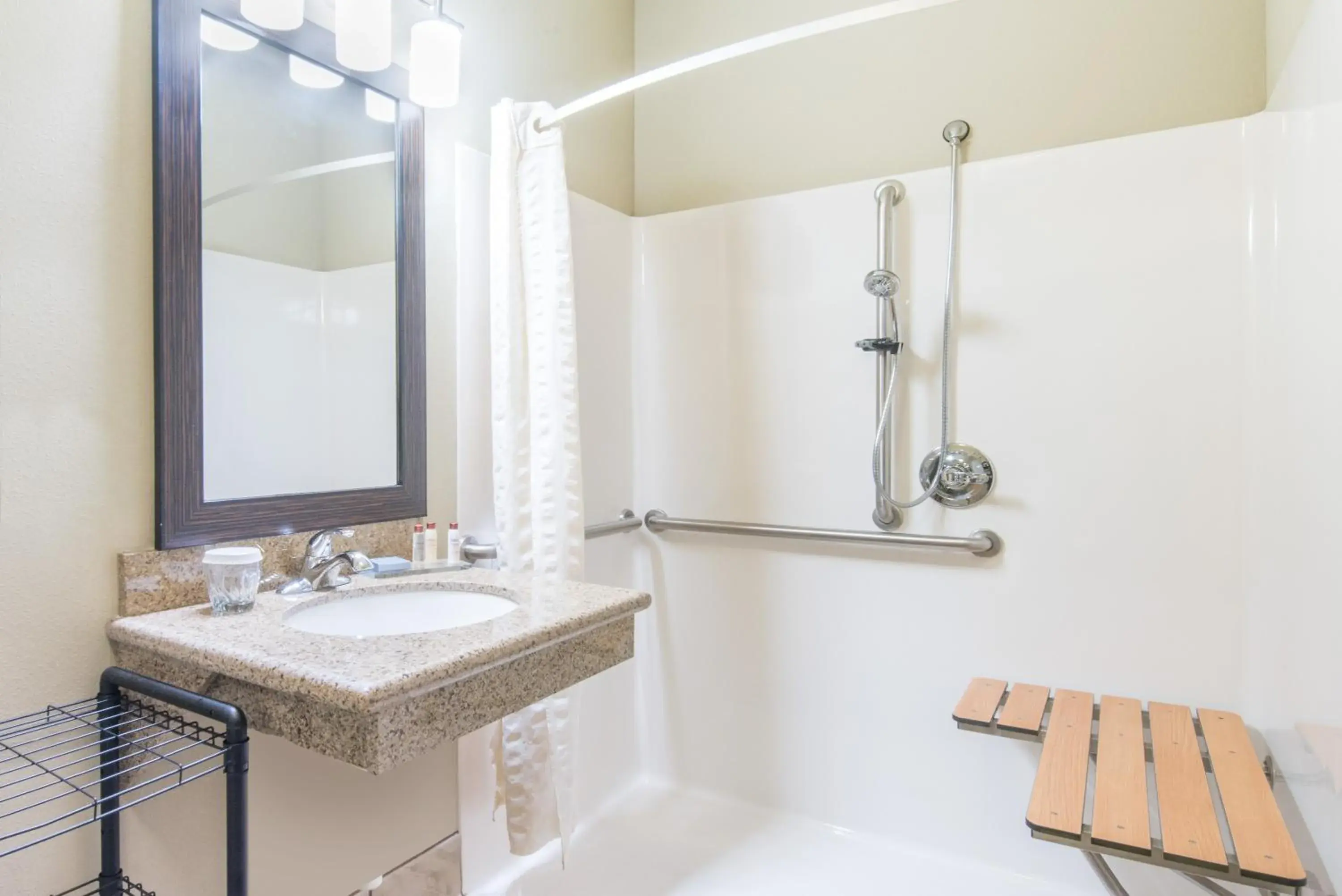 Queen Studio Suite - Mobility and Hearing Impaired Access/Non-Smoking in Hawthorn Suites by Wyndham Williston Queen Studio Suite - Mobility and Hearing Impaired Access/Non-Smoking in Hawthorn Suites by Wyndham Williston