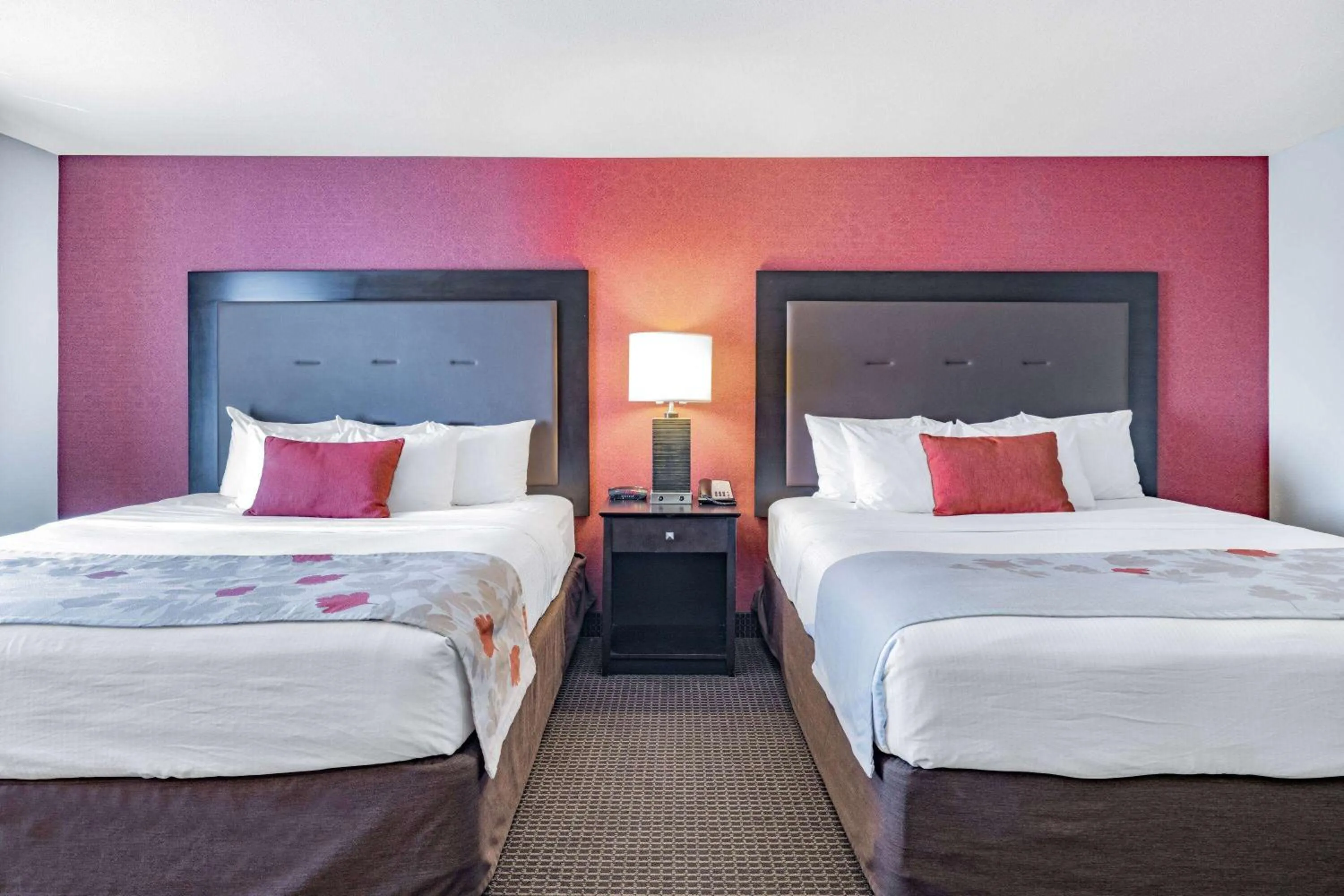 Bed in Hawthorn Suites by Wyndham Williston