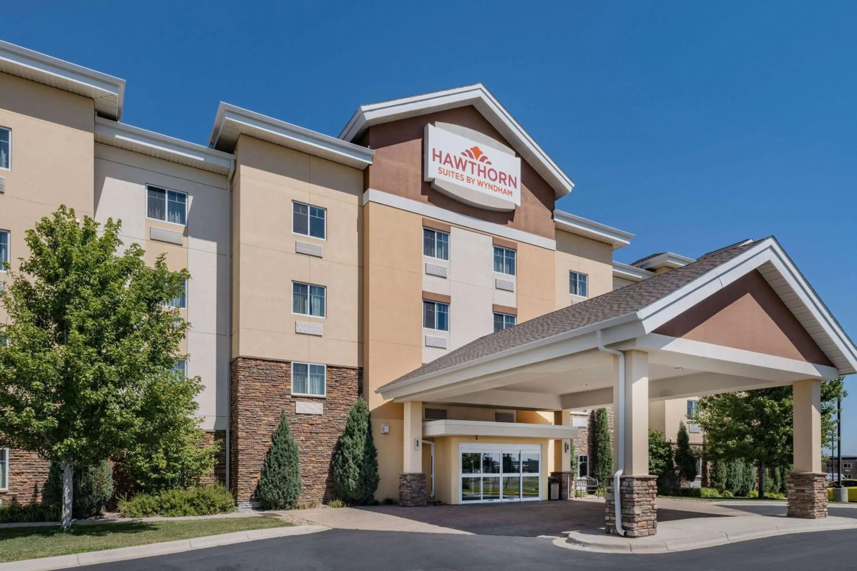 Property building in Hawthorn Suites by Wyndham Williston Property building in Hawthorn Suites by Wyndham Williston