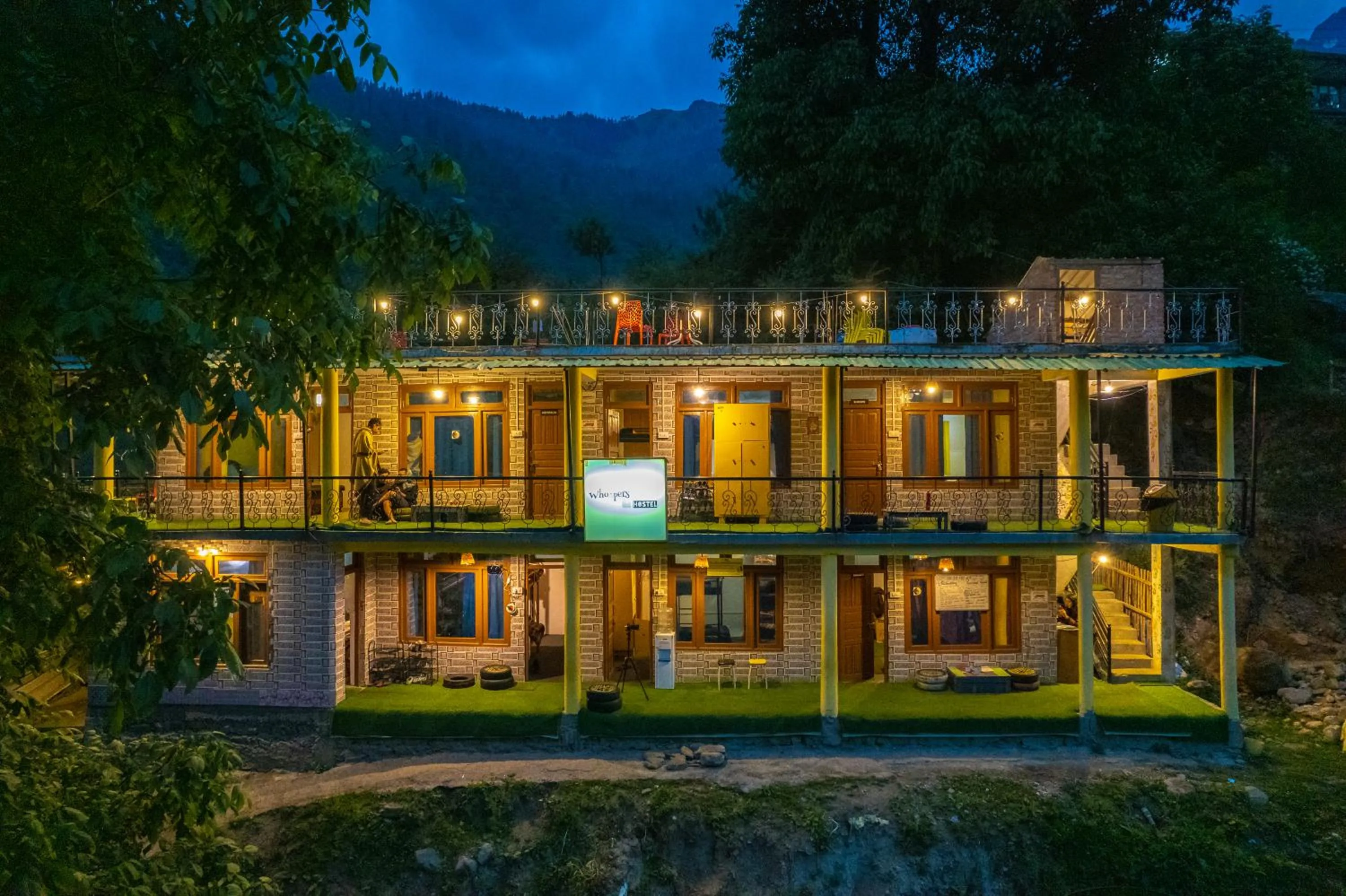 Property building in Whoopers Hostel Tosh