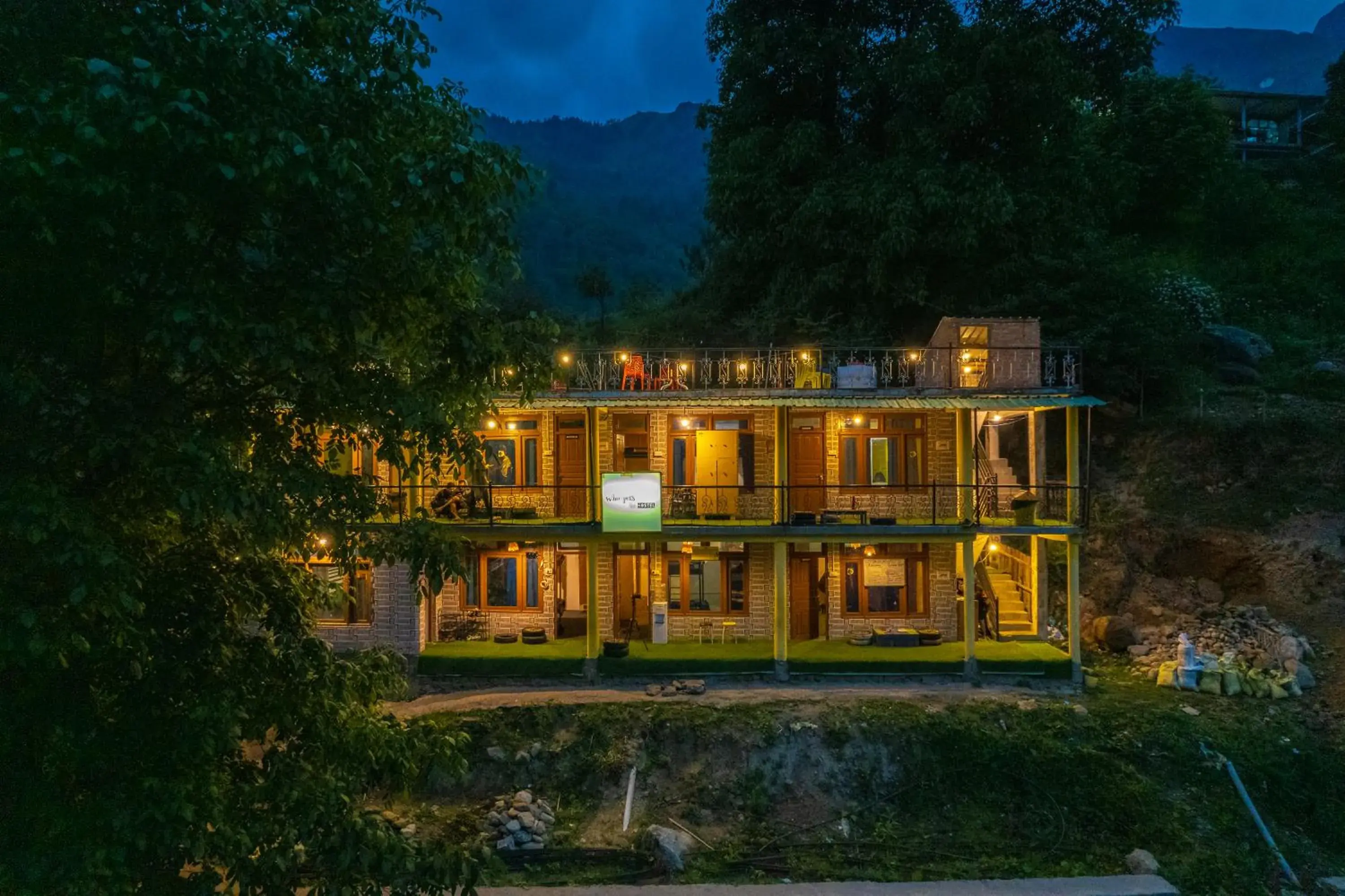 Property building in Whoopers Hostel Tosh Property building in Whoopers Hostel Tosh