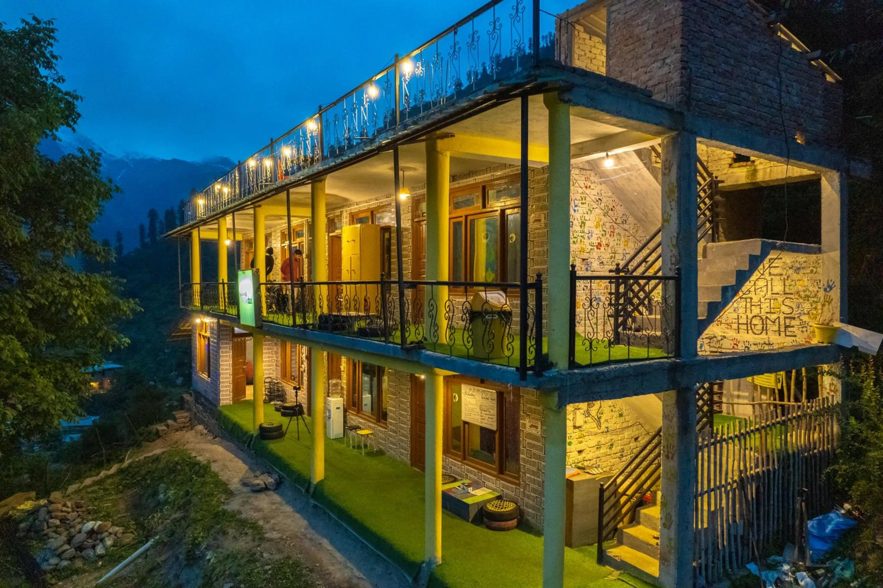 Property building in Whoopers Hostel Tosh