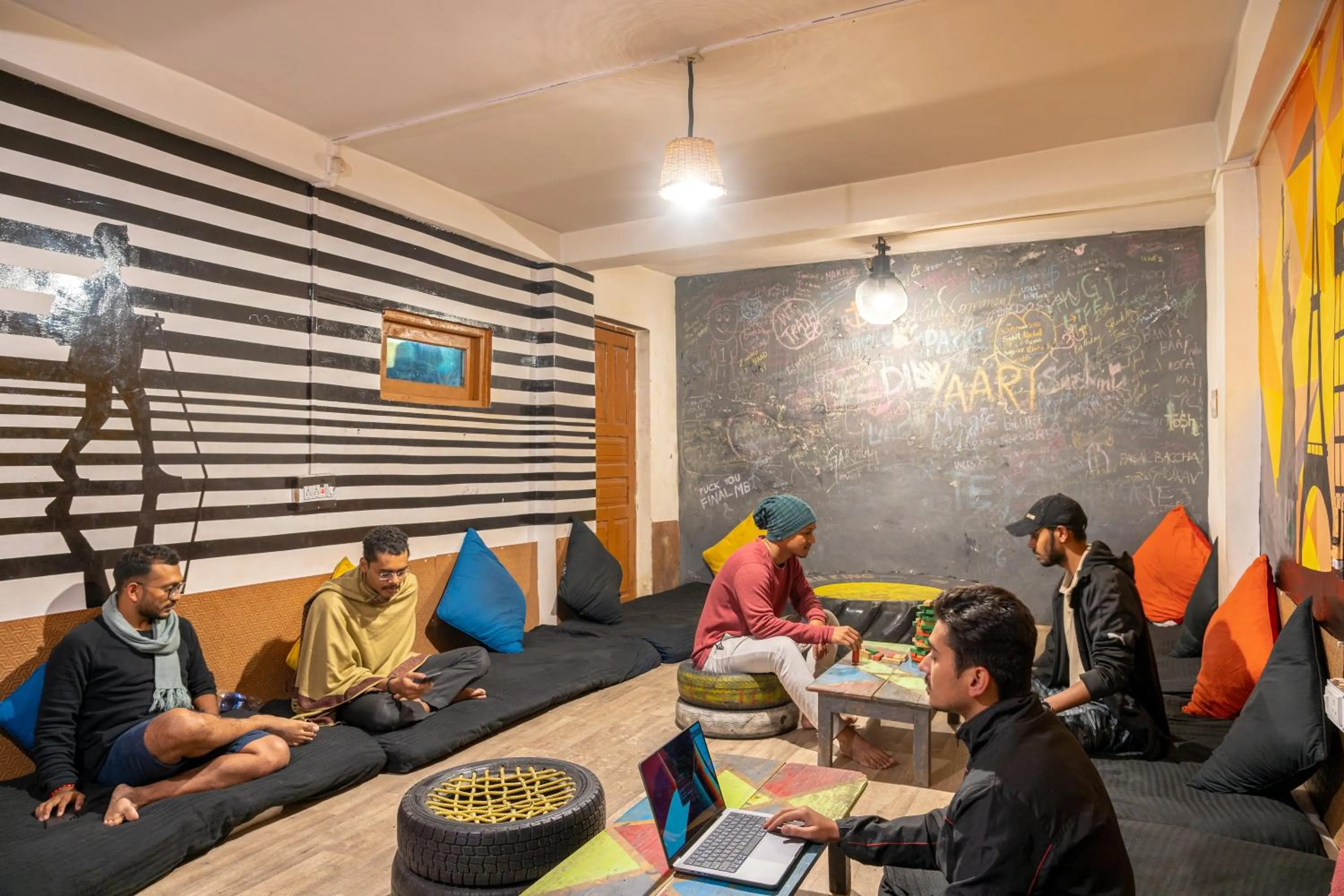 Seating area in Whoopers Hostel Tosh