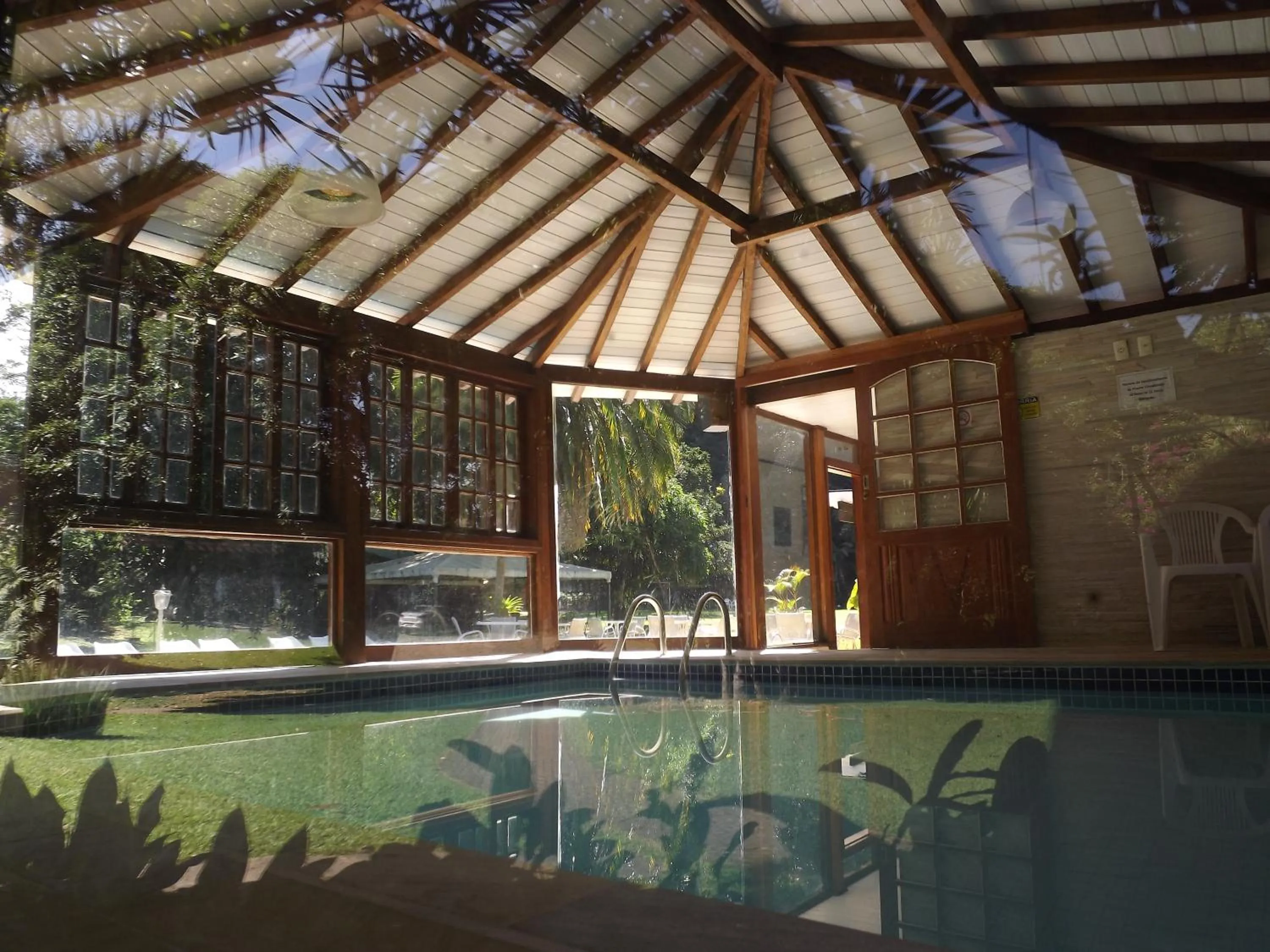 Swimming pool in Hotel Vivenda Penedo