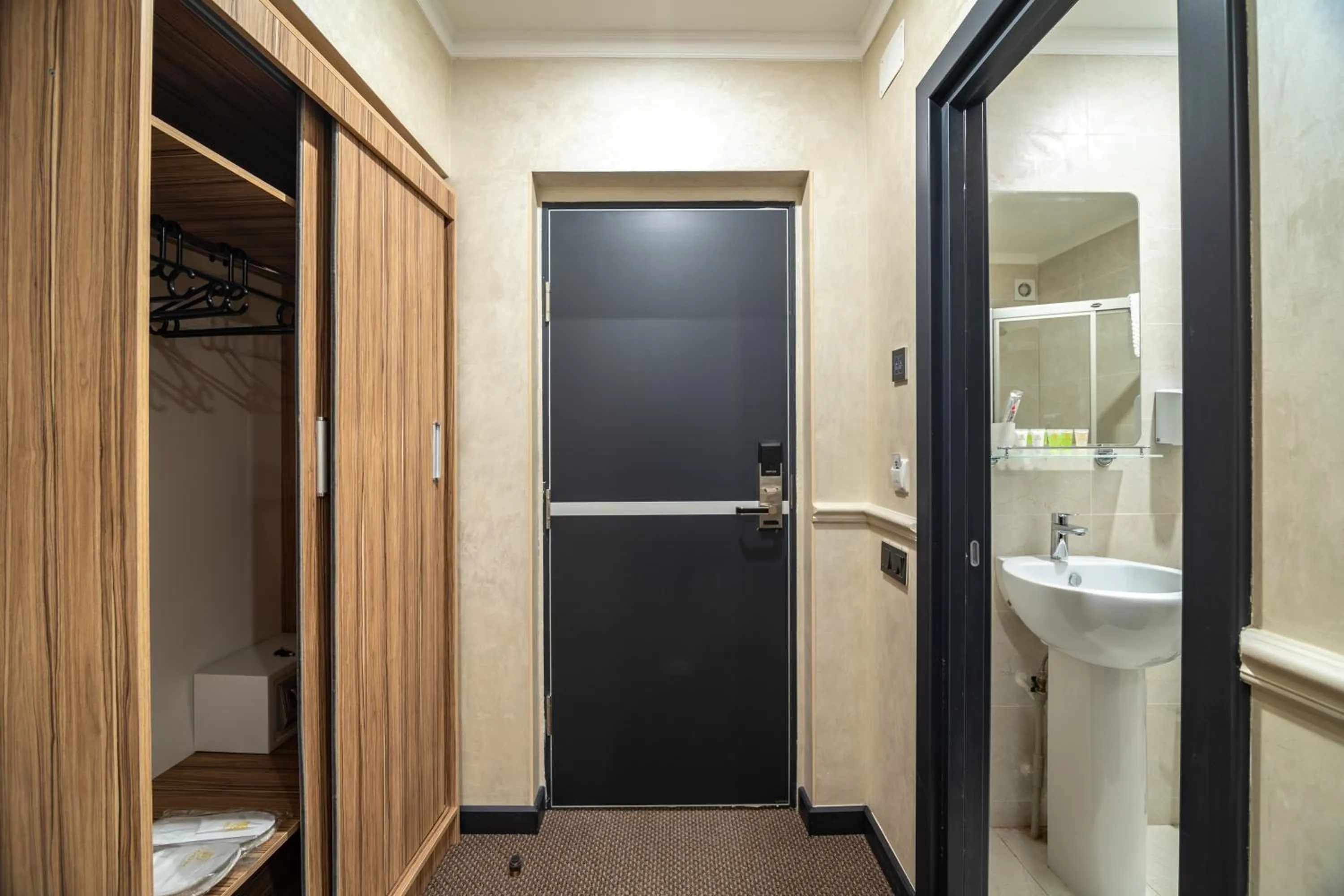 Decorative detail in Mildom City Hotel