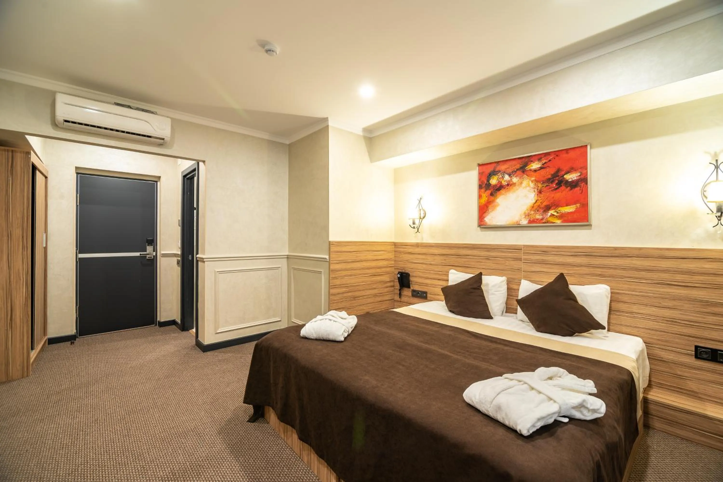 Bed in Mildom City Hotel