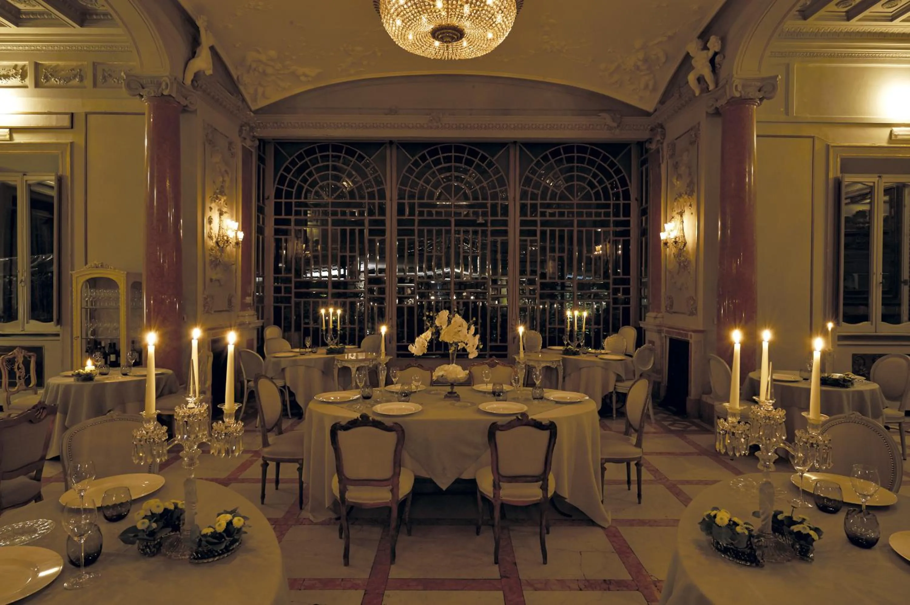 Restaurant/places to eat in Villa Laetitia