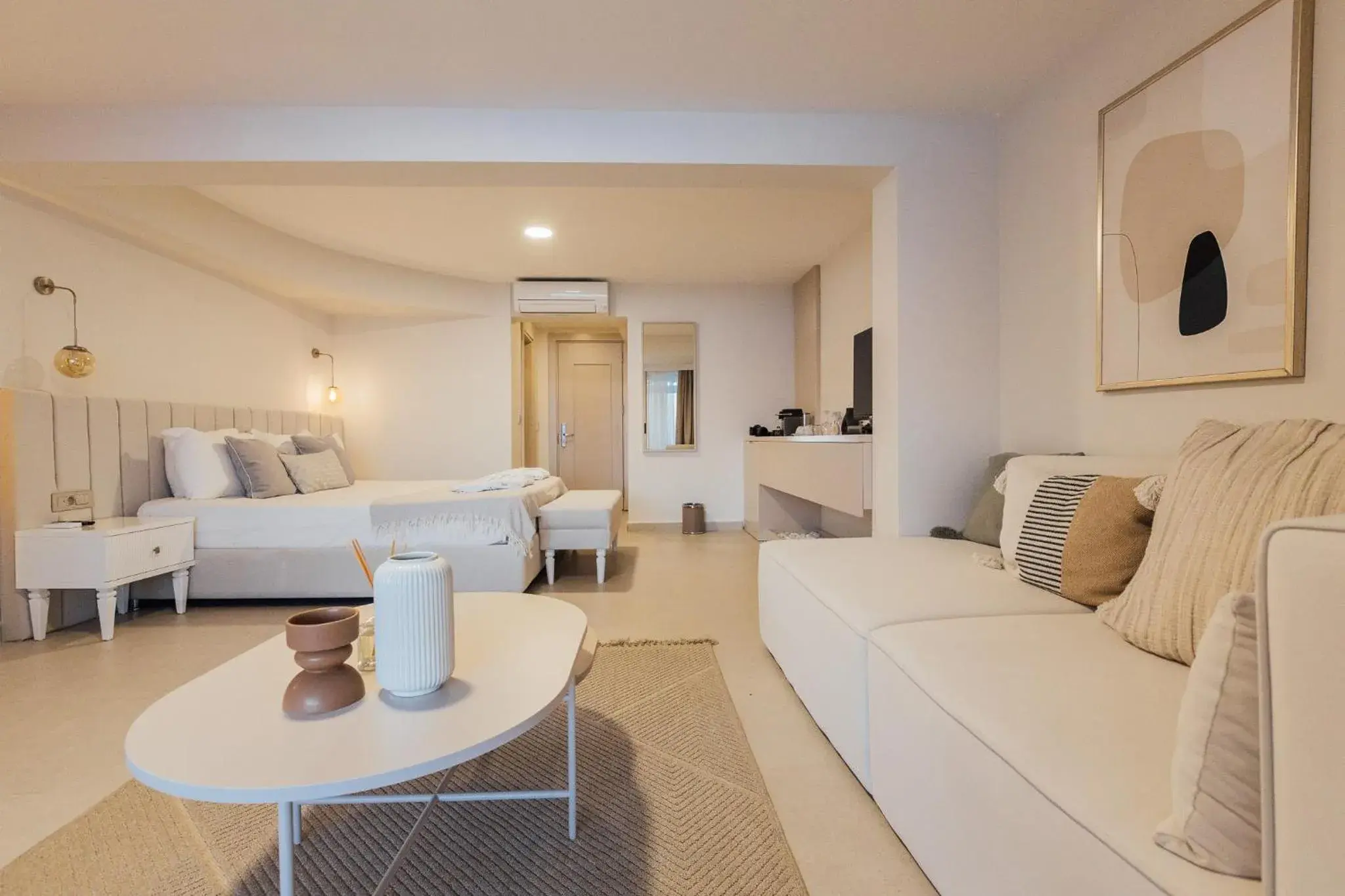 Photo of the whole room, Bed in La Kumsal Hotel Photo of the whole room, Bed in La Kumsal Hotel