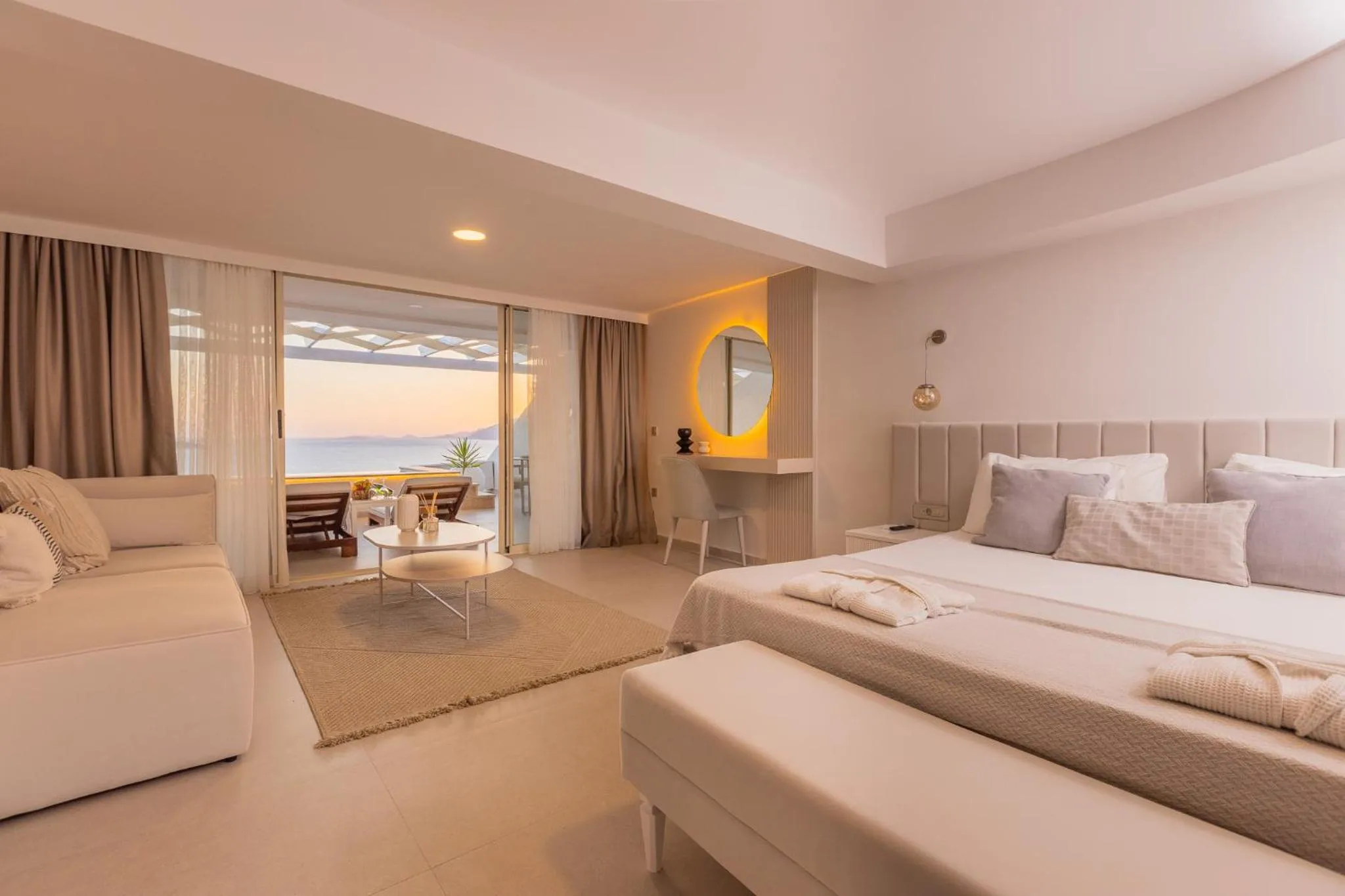 Photo of the whole room in La Kumsal Hotel