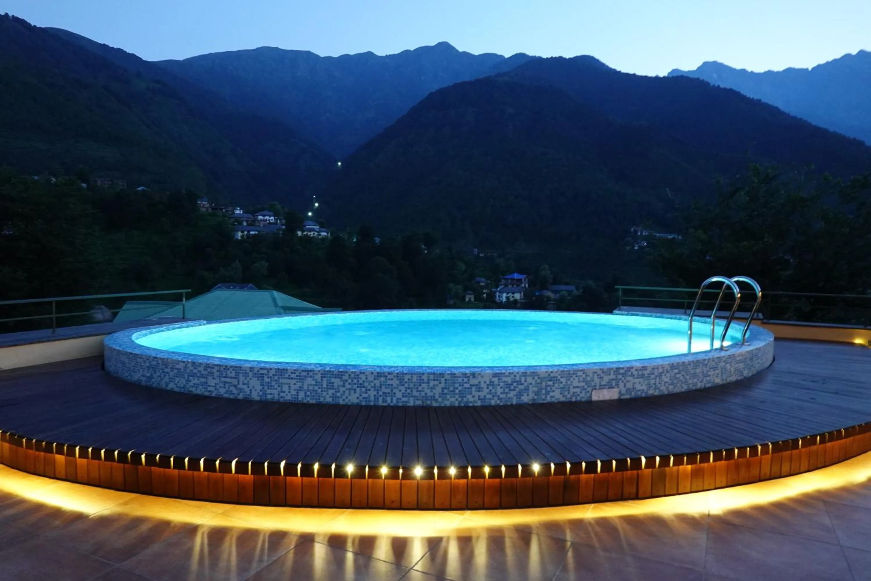 Mountain view in Araiya Palampur