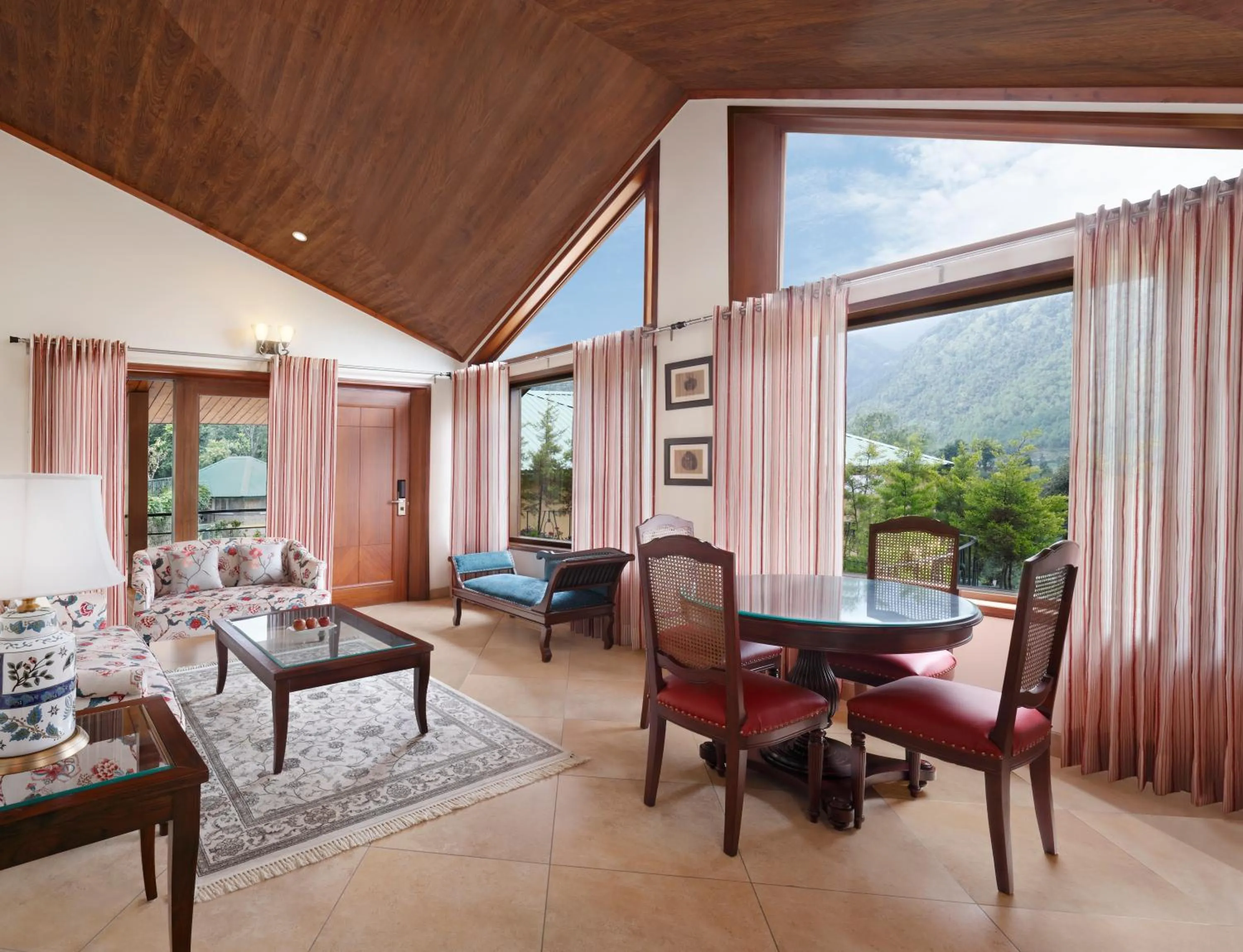 Living room in Araiya Palampur