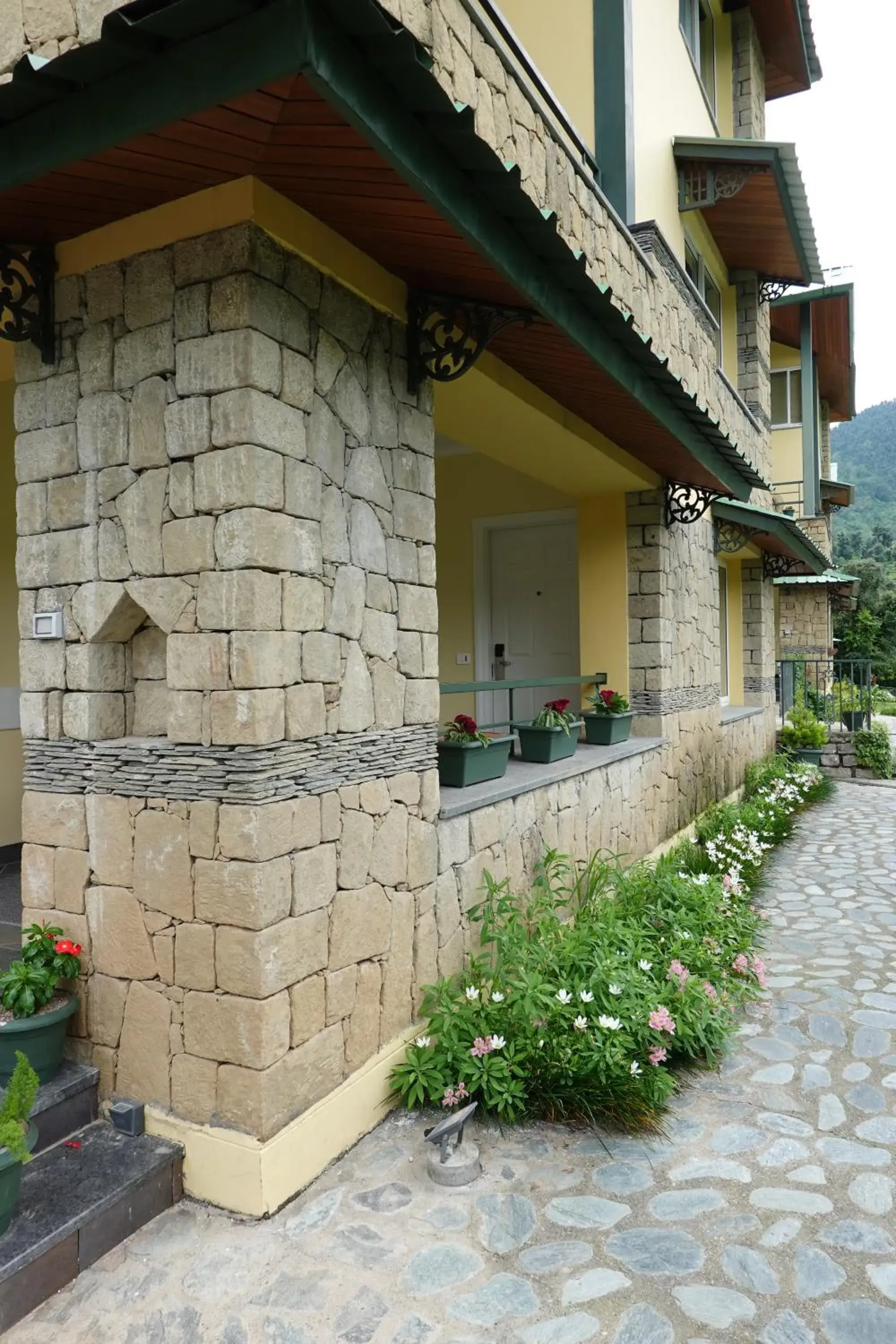 Property building in Araiya Palampur Property building in Araiya Palampur