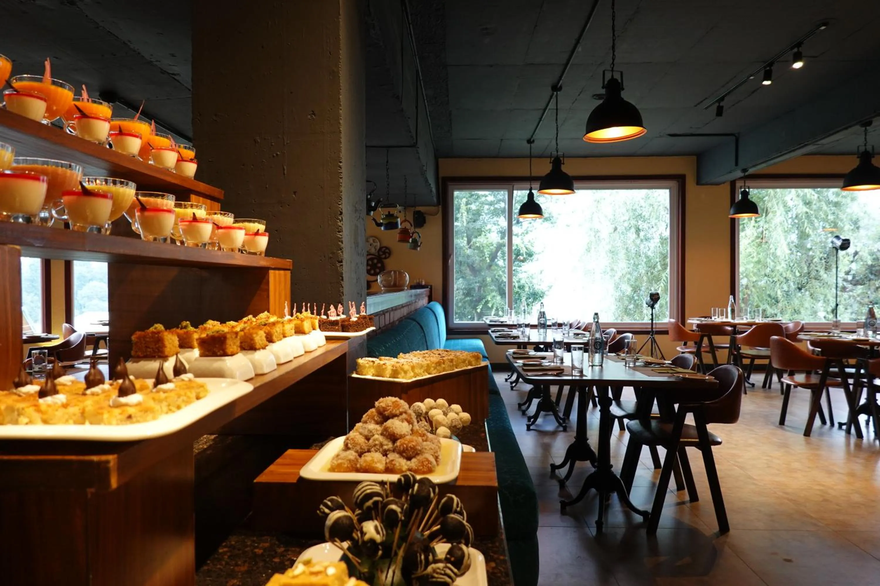 Restaurant/places to eat in Araiya Palampur