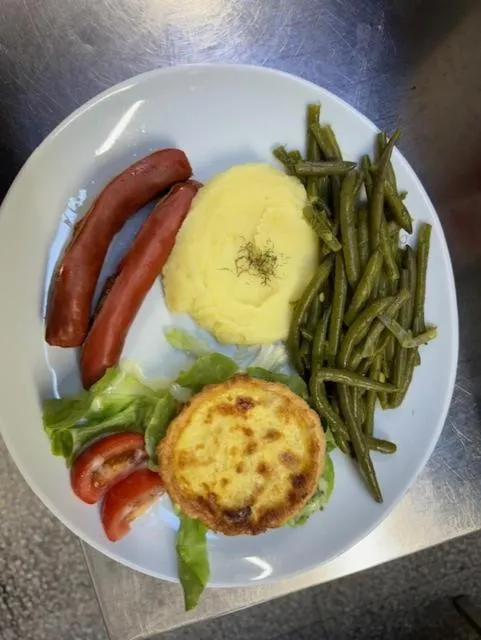 Restaurant/places to eat in LOGIS Hôtel La Chaumière