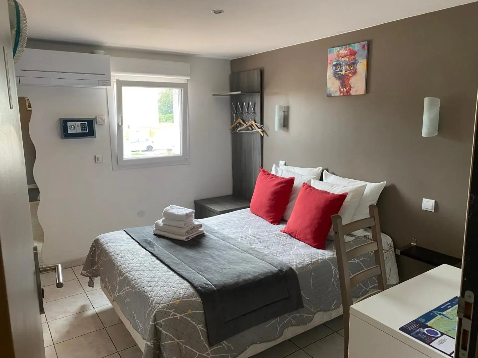 Classic Double Room with Shower in LOGIS Hôtel La Chaumière Classic Double Room with Shower in LOGIS Hôtel La Chaumière