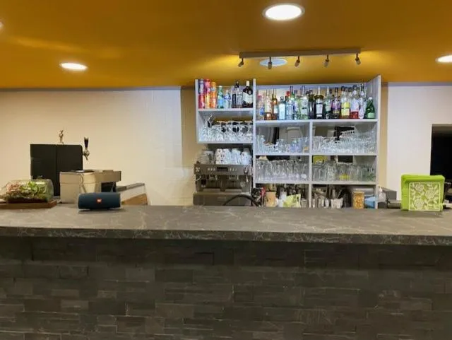 Restaurant/places to eat in LOGIS Hôtel La Chaumière