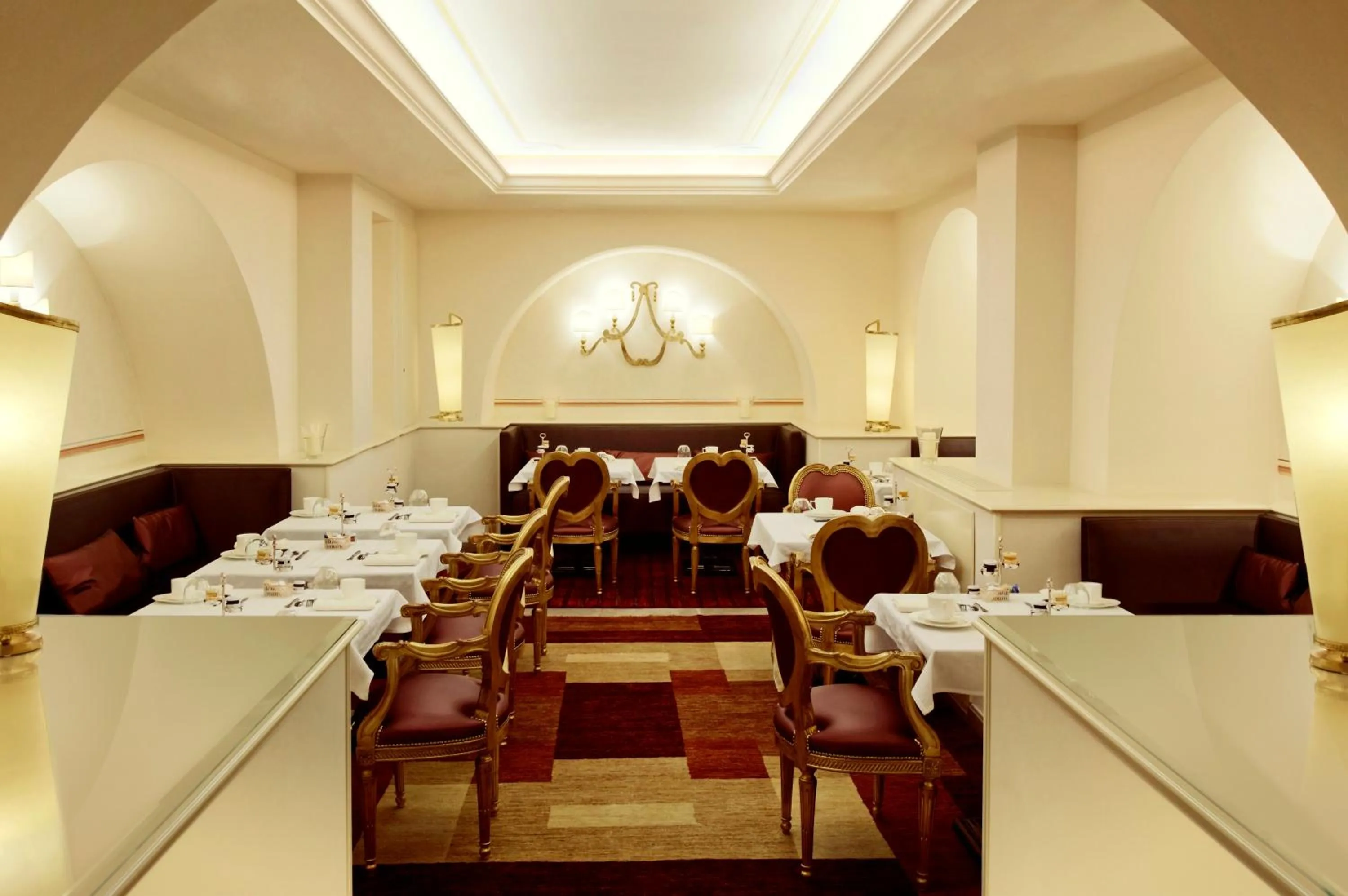 Restaurant/places to eat in Hotel Villa Duse