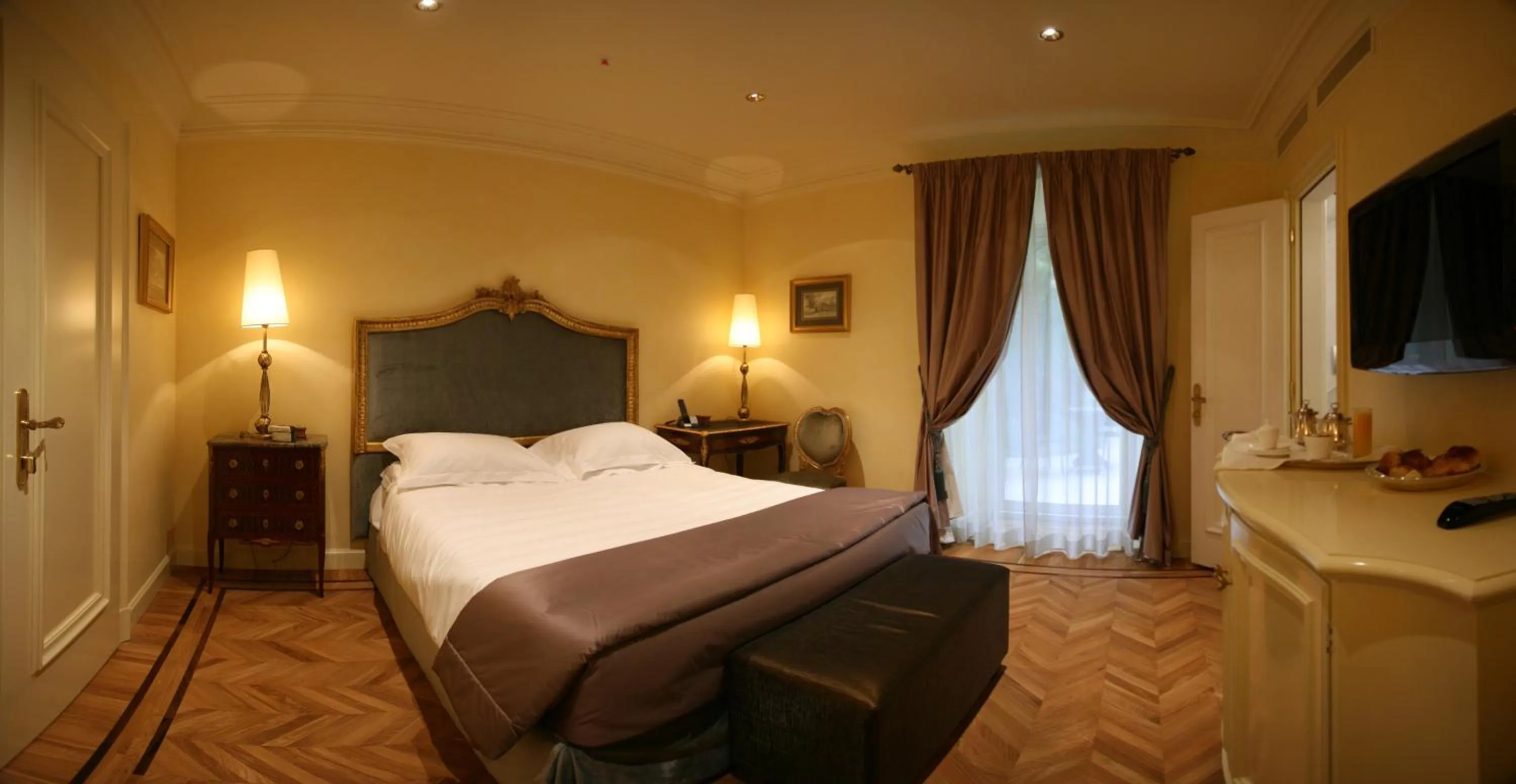 Photo of the whole room, Bed in Hotel Villa Duse