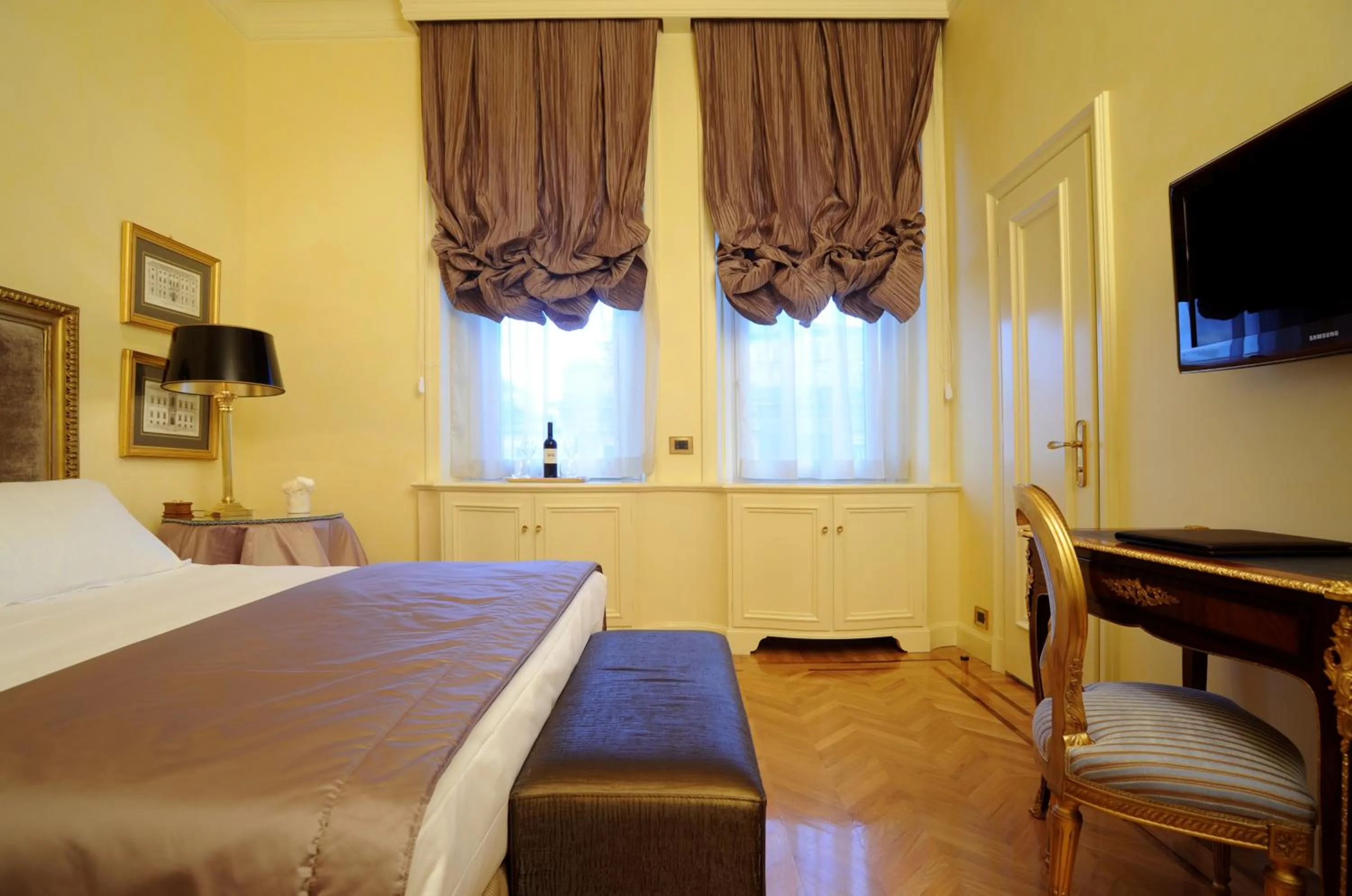 Photo of the whole room, Bed in Hotel Villa Duse