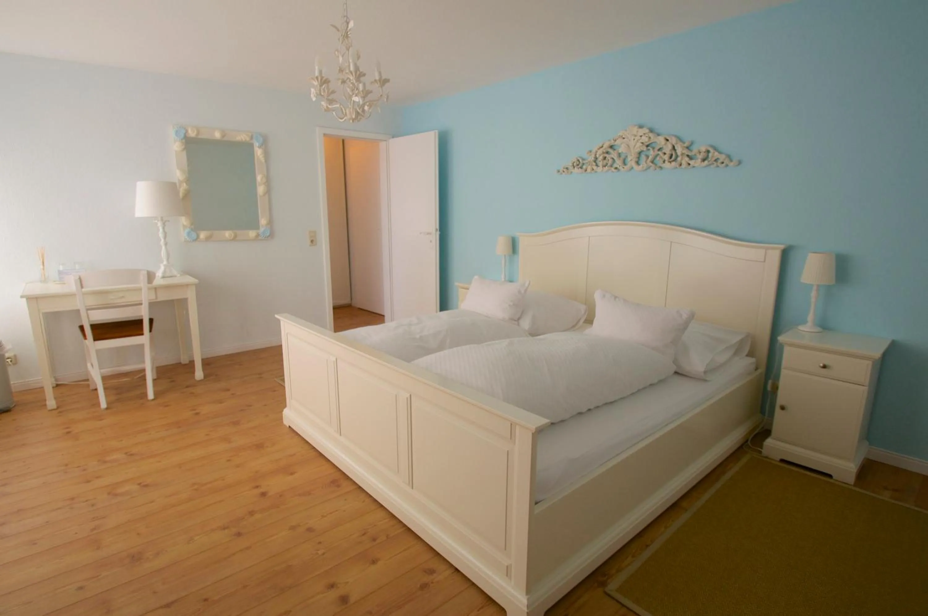 Photo of the whole room, Bed in Landhaus Hamm THE UNIQUE BOUTIQUE HOTEL