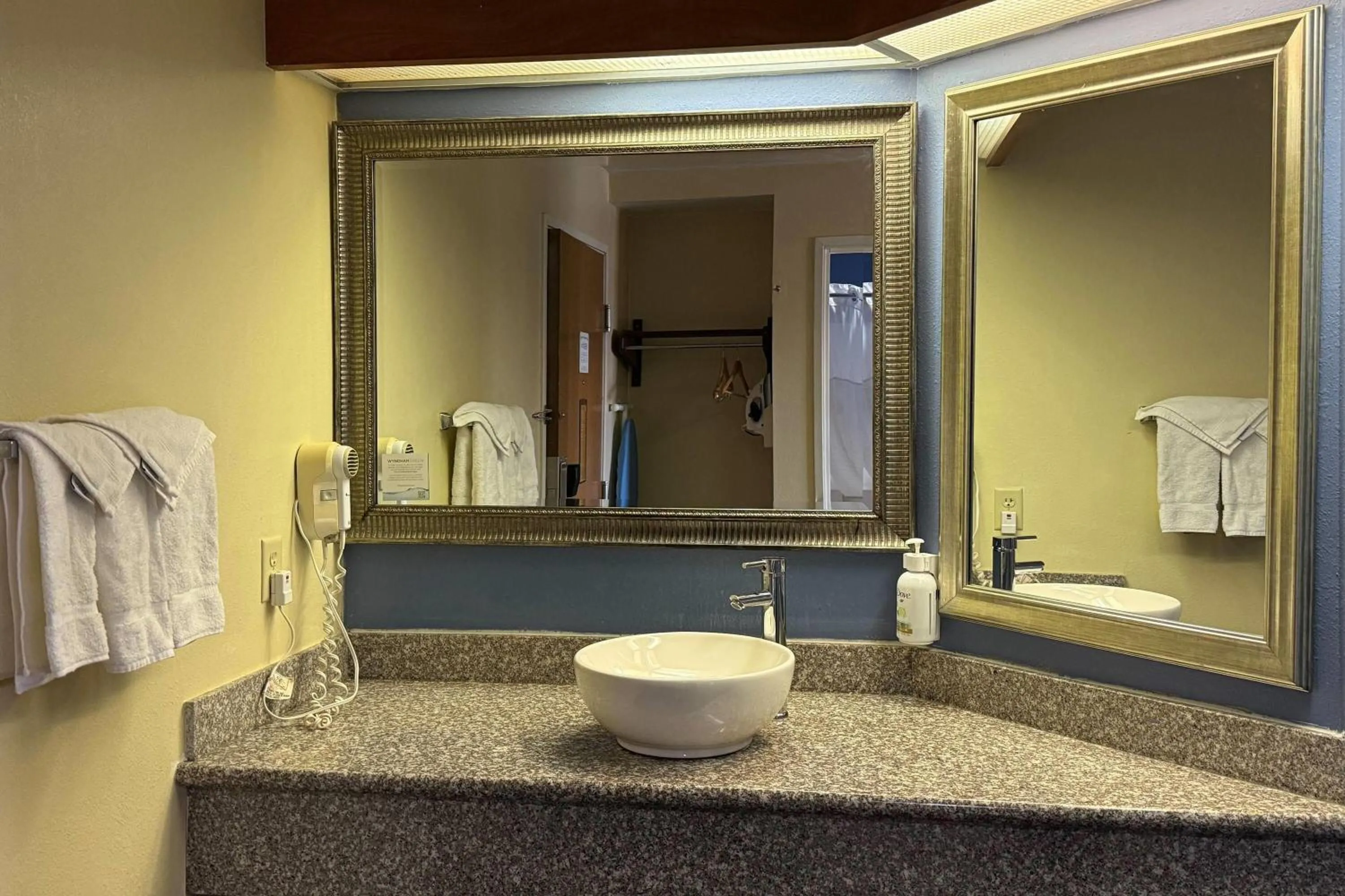 Bathroom in Baymont by Wyndham Evansville North/Haubstadt