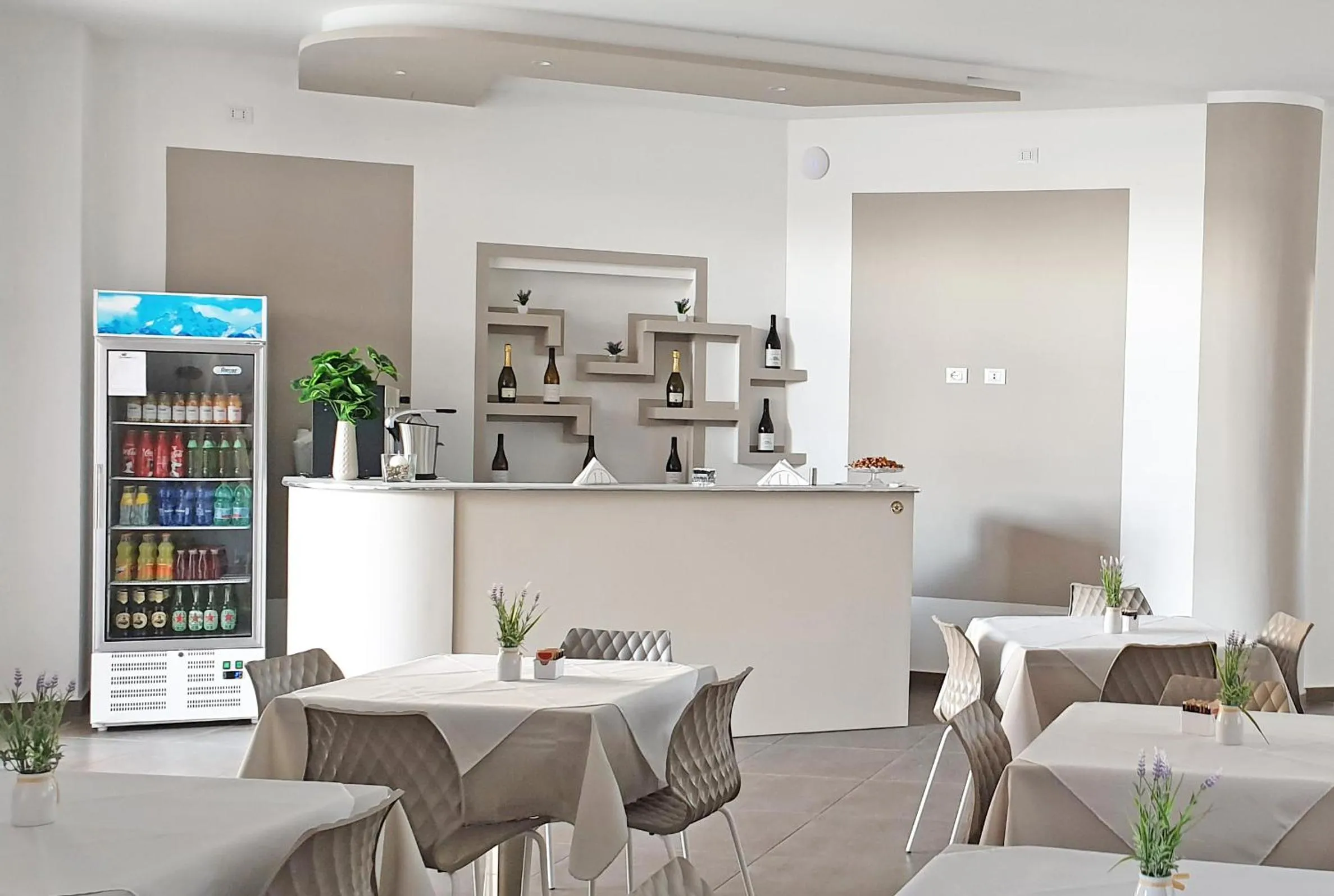 Restaurant/places to eat in Travini Hotel Residence