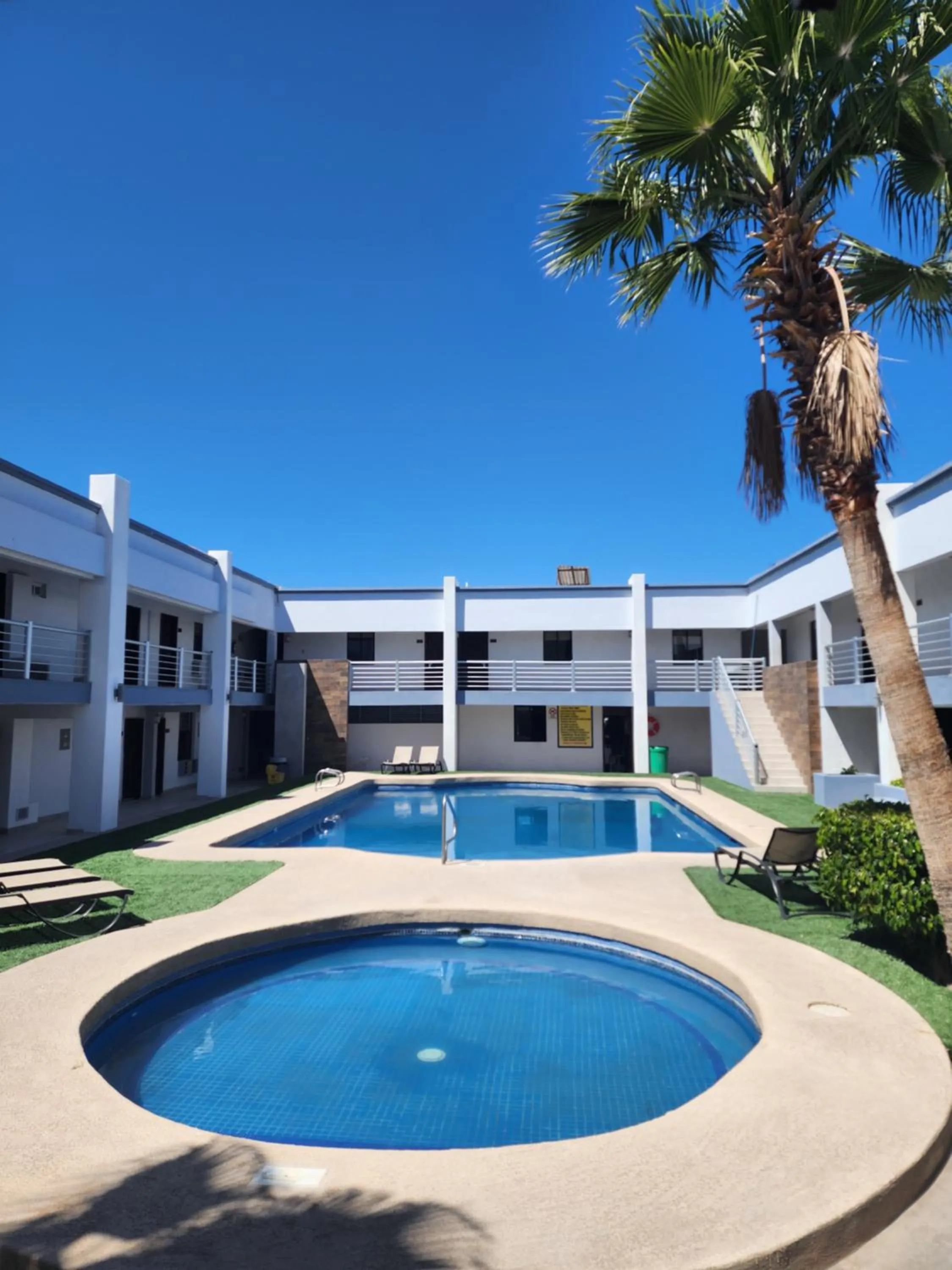Swimming pool in Hotel Paraiso