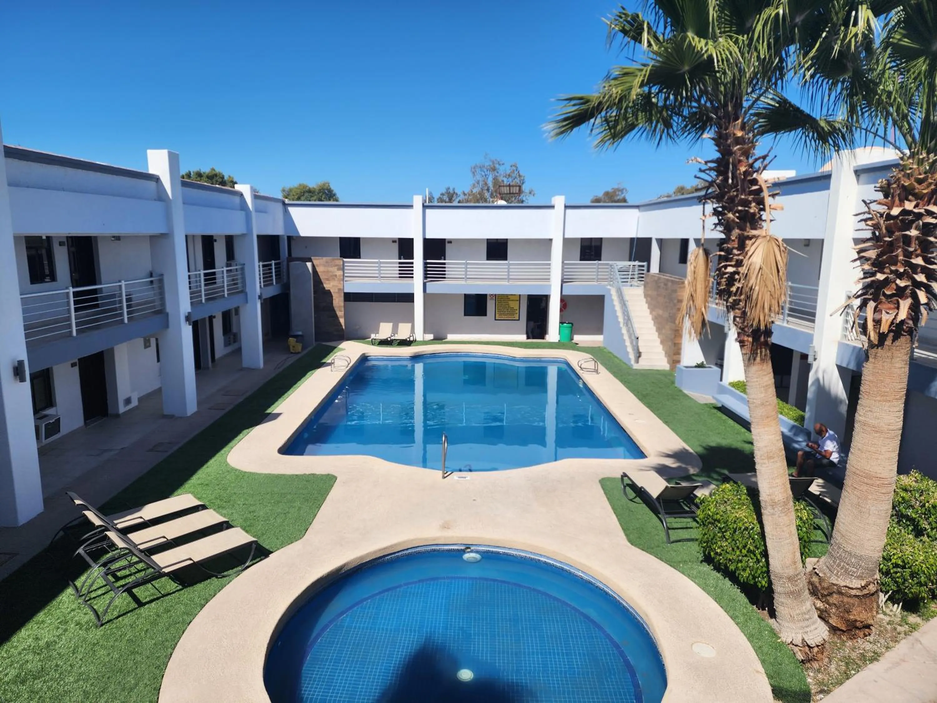 Swimming pool in Hotel Paraiso