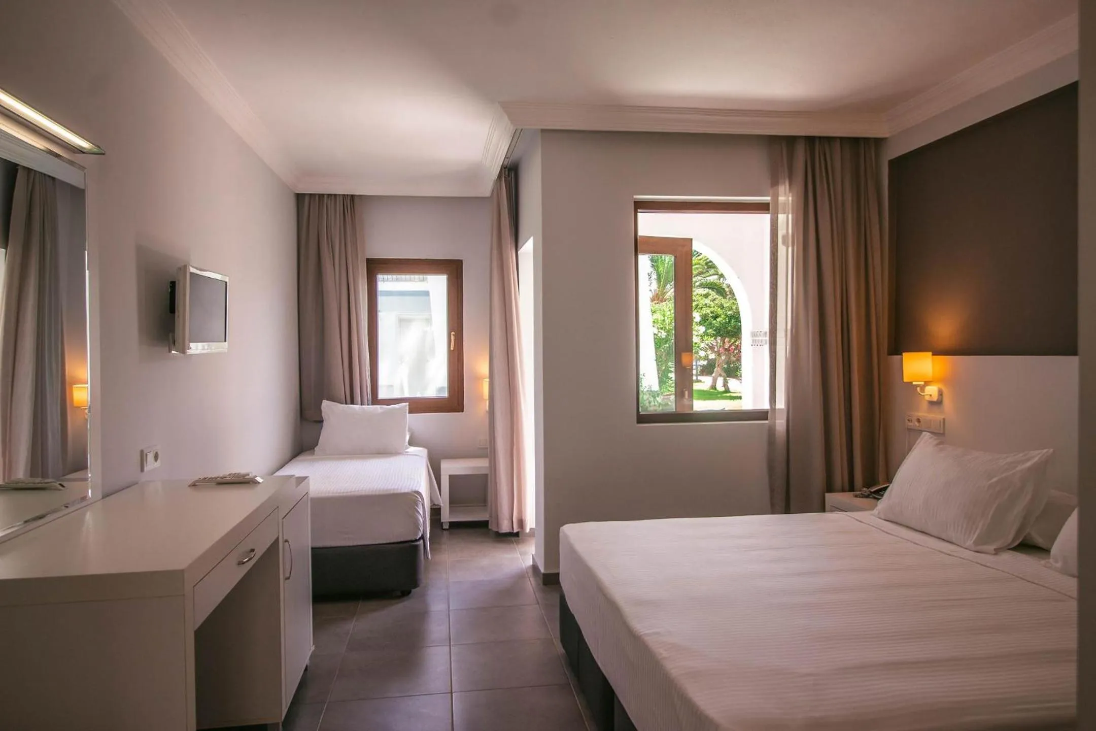 Photo of the whole room, Bed in Club Muskebi