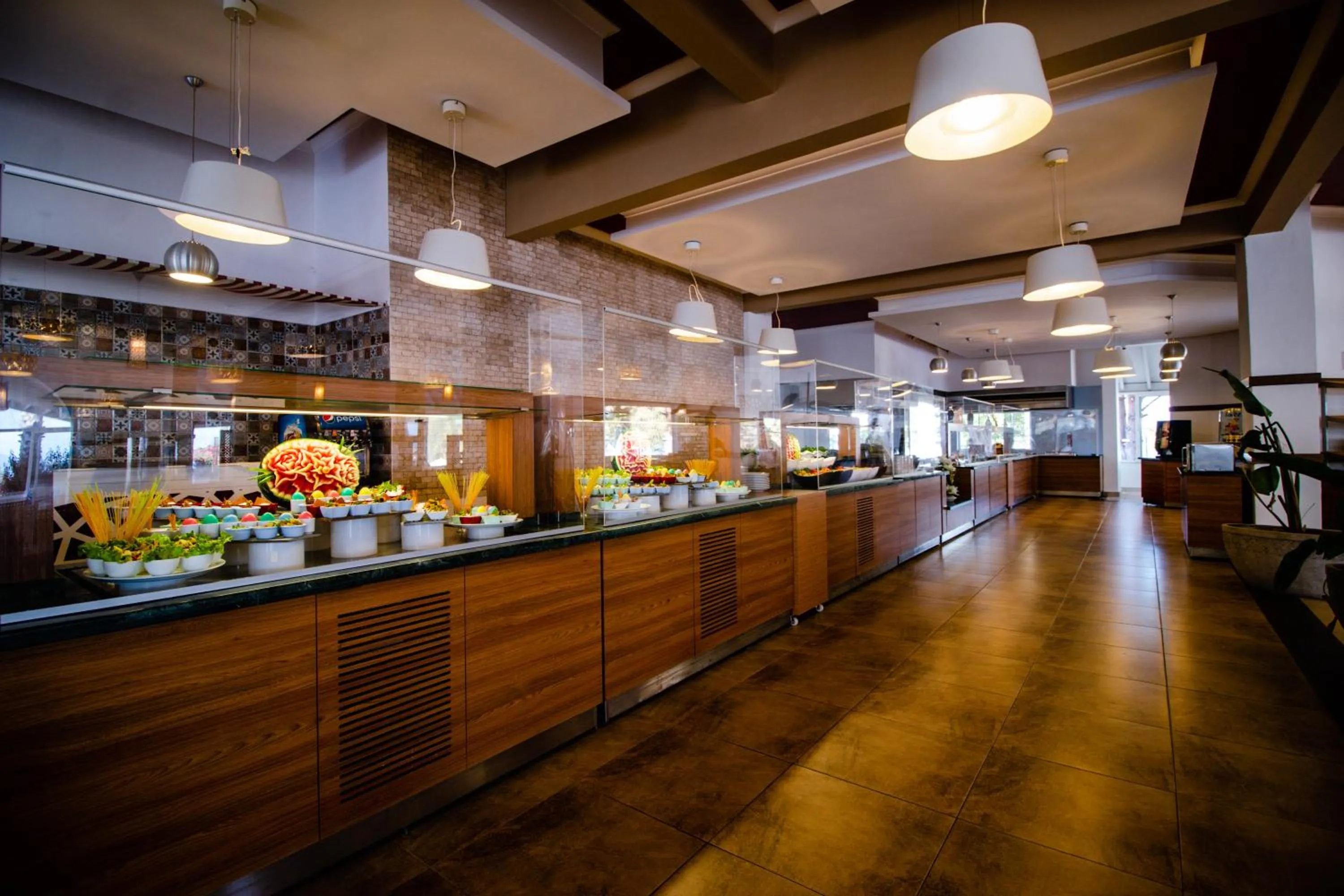 Restaurant/places to eat in Club Muskebi