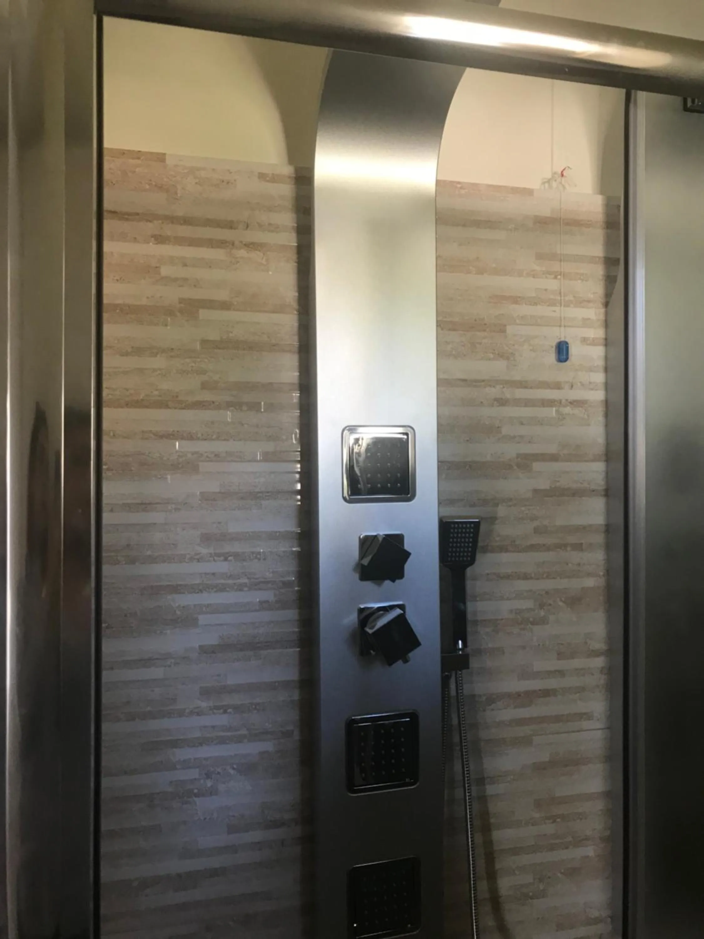 Shower in Hotel Marina del Capo