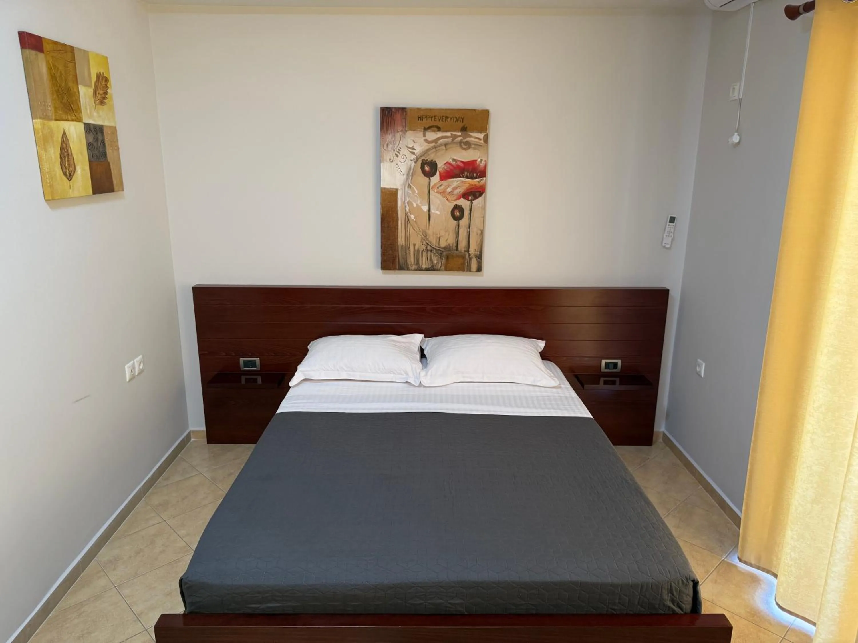 Bed in Hotel Milo Ksamil